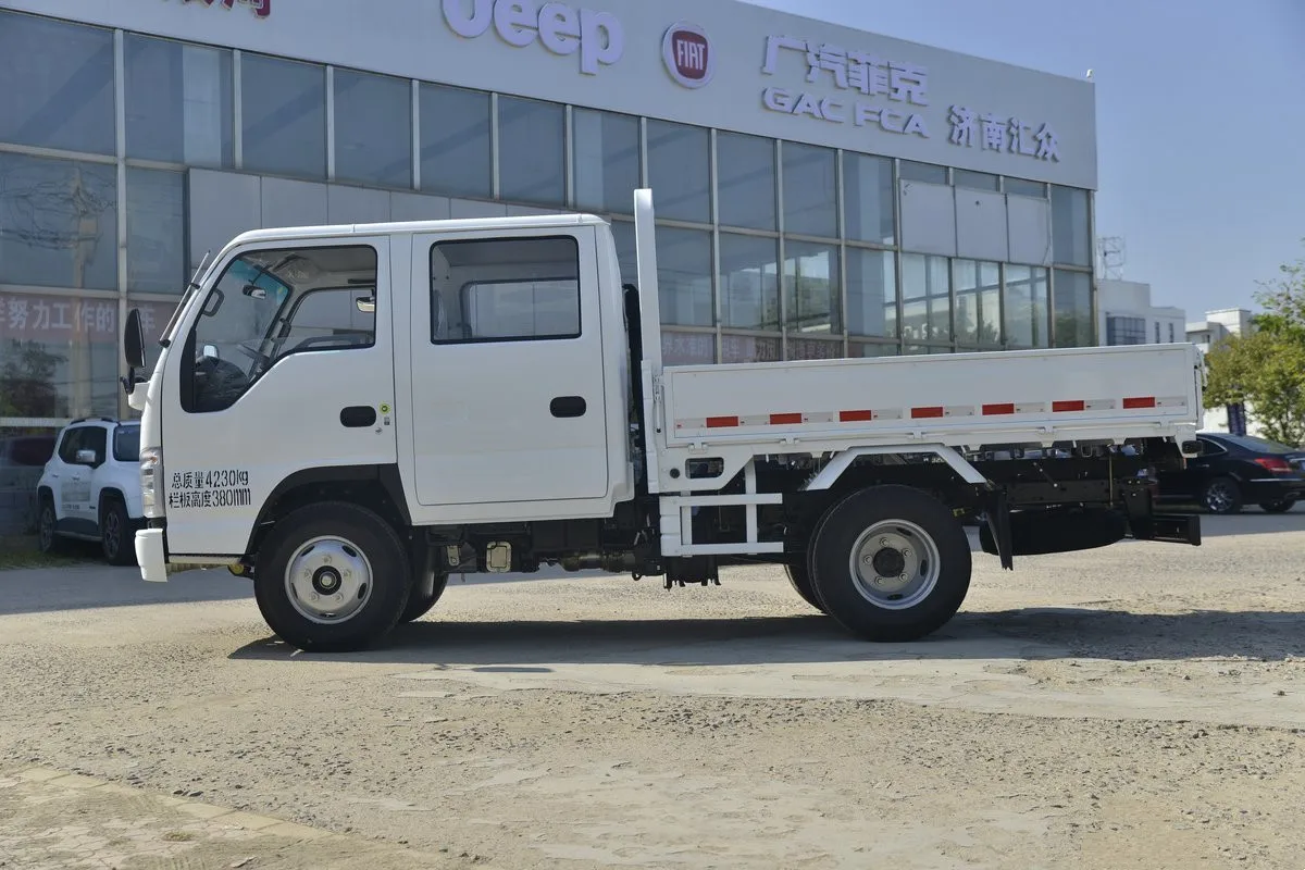 Малый грузовик isuzu 100p 4x2 1 5 тонны 2 легкий с двойной
