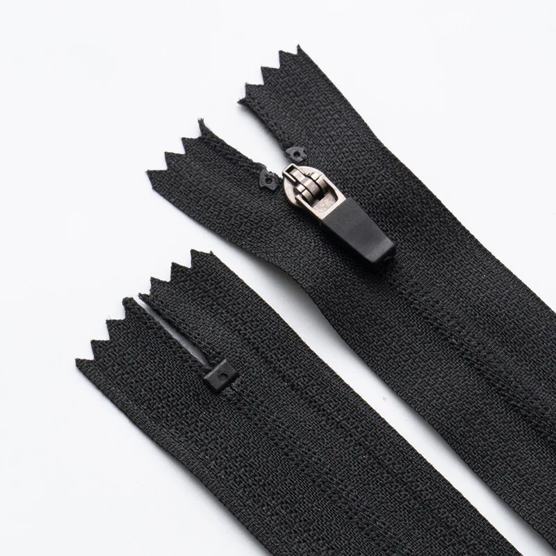 High Quality 3# Black Reverse Zipper Nylon Zipper With Rubber Zipper Puller