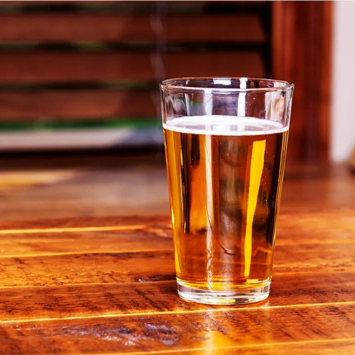 Wholesale Mr and Mrs Pint Beer Glasses Gift Set