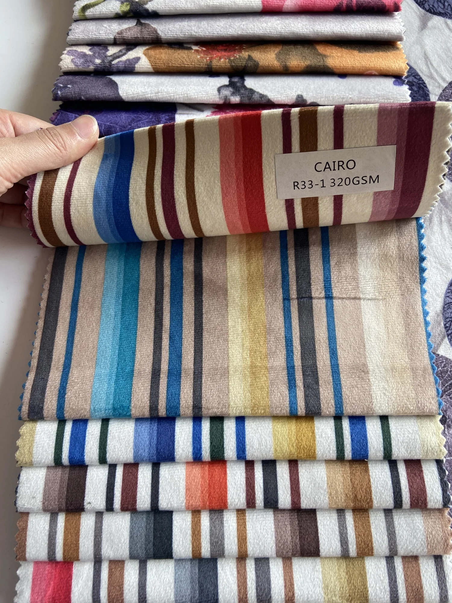 Velvet Upholstery 100% Polyester Fabrics Print Velour Fabric Plain Lightweight Knitted Factory Fabric Cloth Printed Sofa Warp