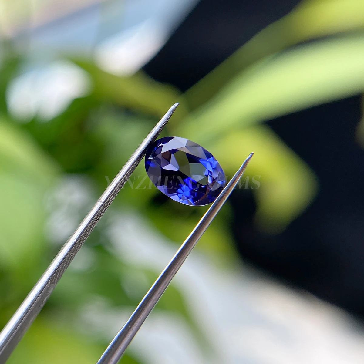 Wholesale High Quality Oval Cutting Loose Synthetic Gemstone 4*6-10*12mm Purple Blue Sapphire