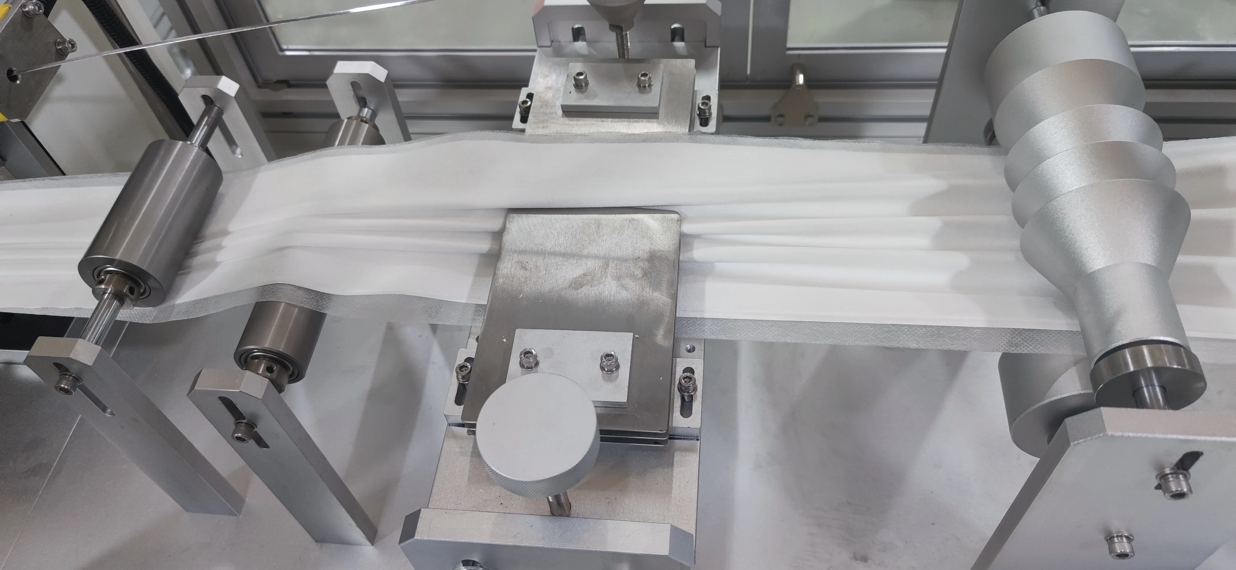 Automatic head loop mask tie on surgical masking tape making machine