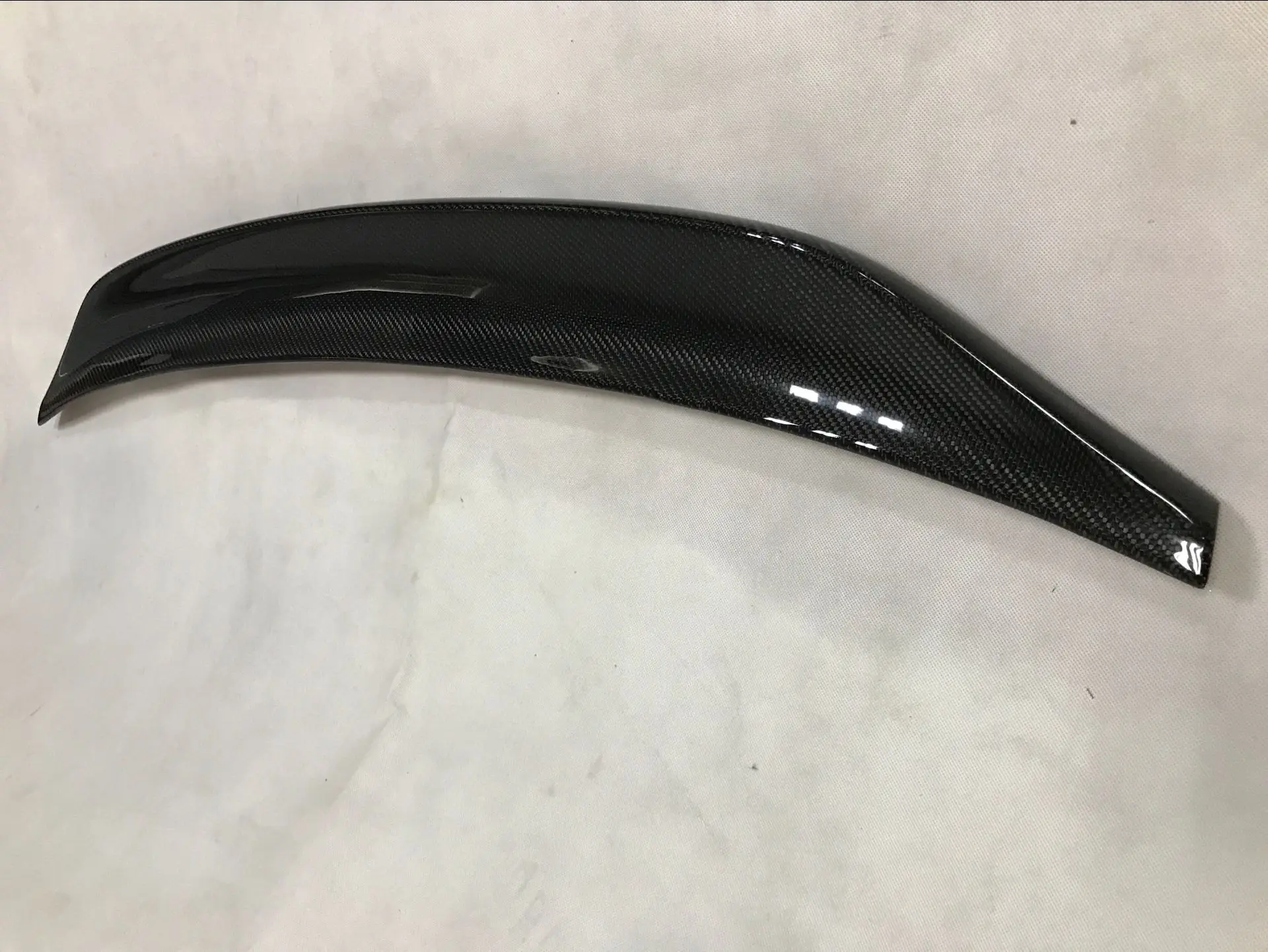 Задний спойлер из углеродного волокна для Aston Martin Vantage V8 KAMM Style