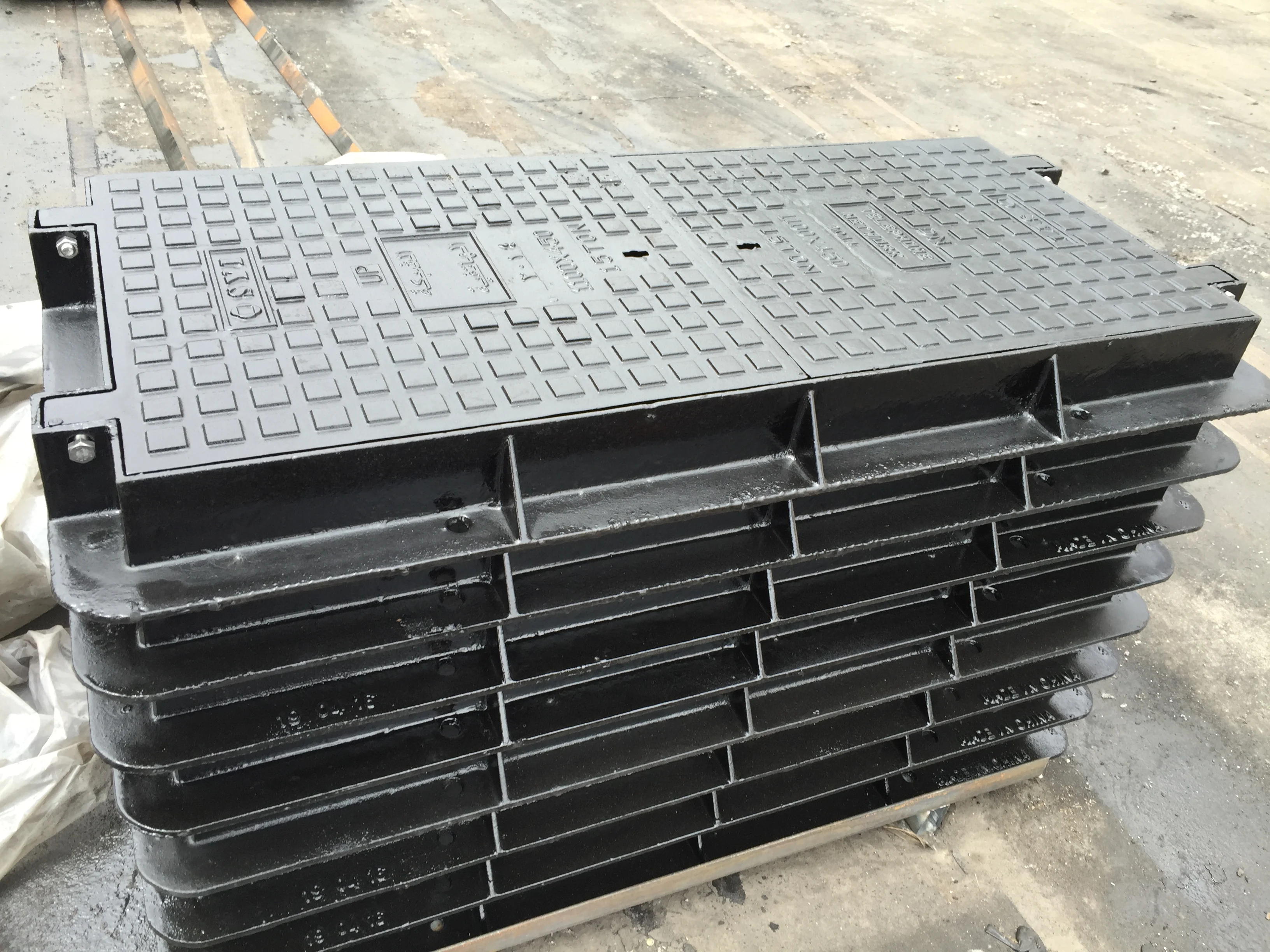 Rectangle Square Outdoor Drainage Sewer Water Well Covers Telecom Manhole Cover And Frame