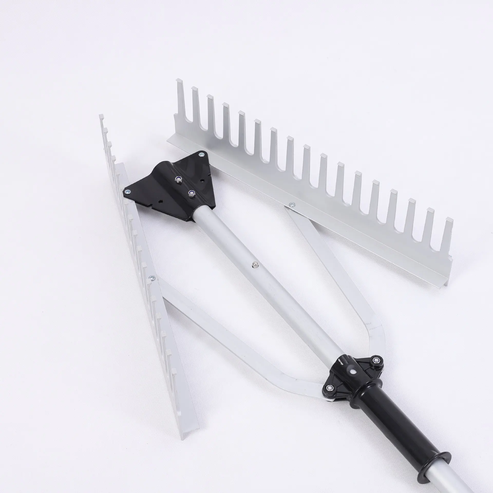 High Quality silver Portable Garden Multifunctional Rake with Durable Handle Track sand leveller