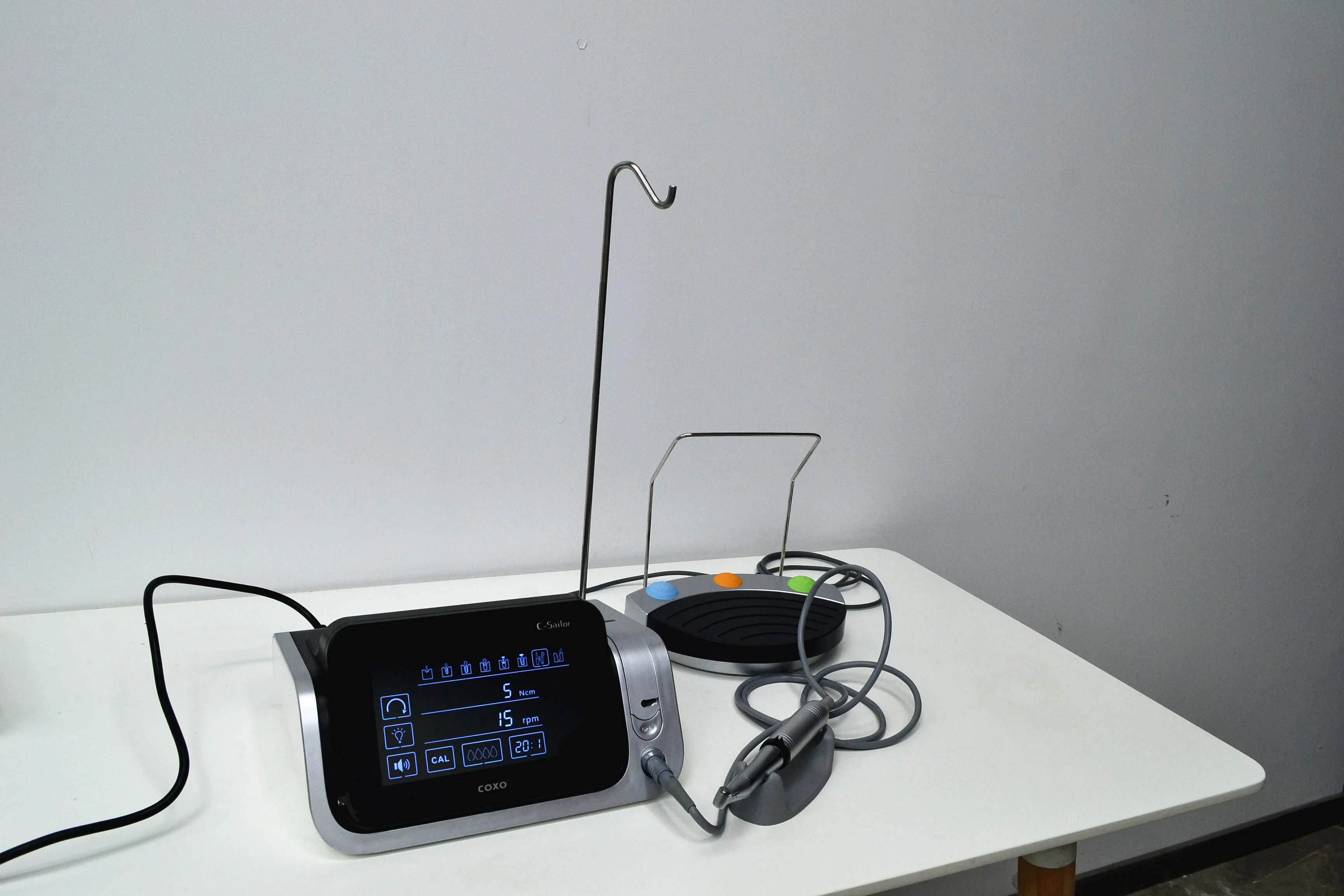  Аппарат для имплантации моторной хирургии с полным зубным протезом