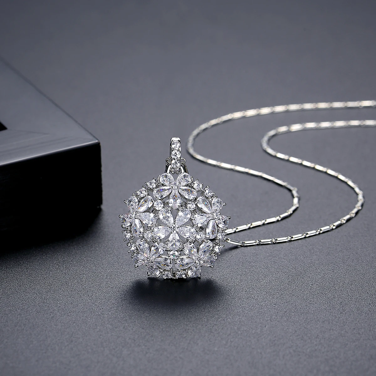 LUOTEEMI New Luxury Small Pendants Necklace 3A Clear Cubic ZIrconia Elegant Big Flower Women Bridal Engagement Wedding Necklaces
