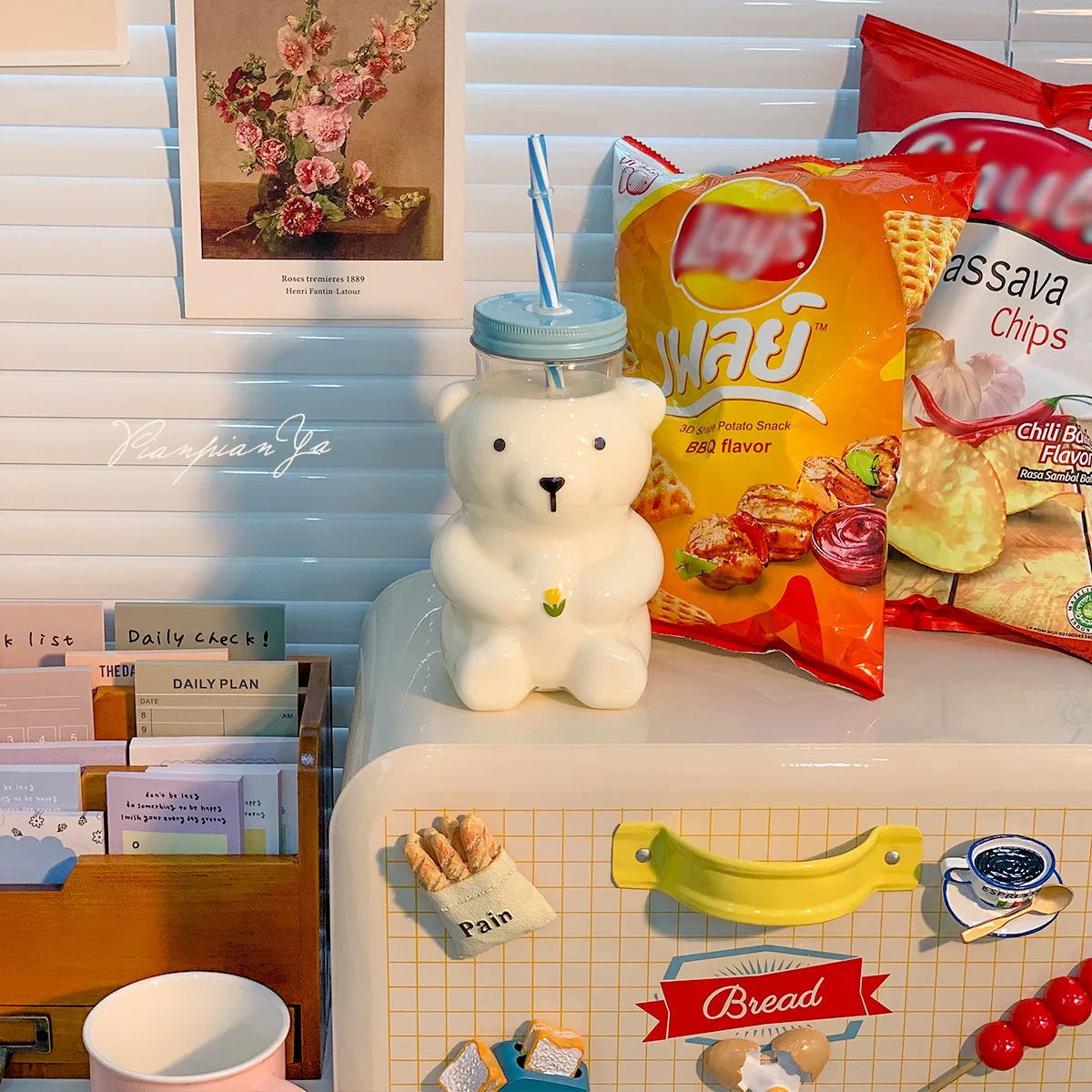 wholesale 550ml teddy bear shaped frosco vidrio glass bottle honey beer candy sugar glass jar with lug lid straw