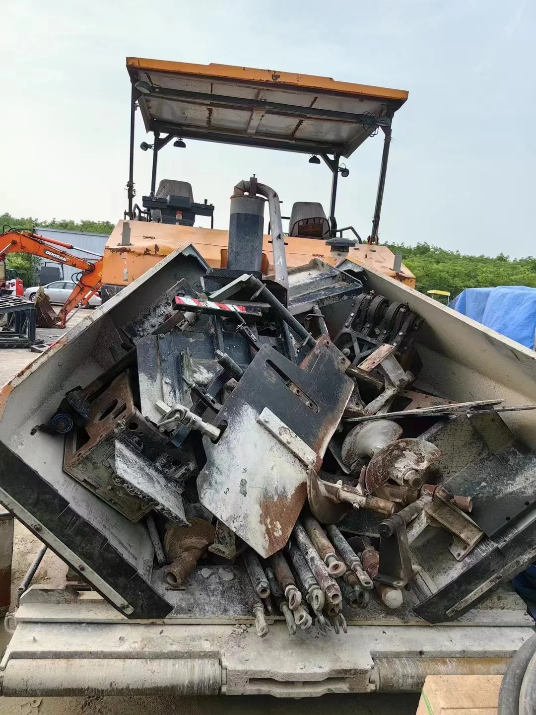 High Quality Used SANY SSP220C-5 Multifunctional Asphalt Concrete Paver Road Construction Equipment For Sale Factory Direct