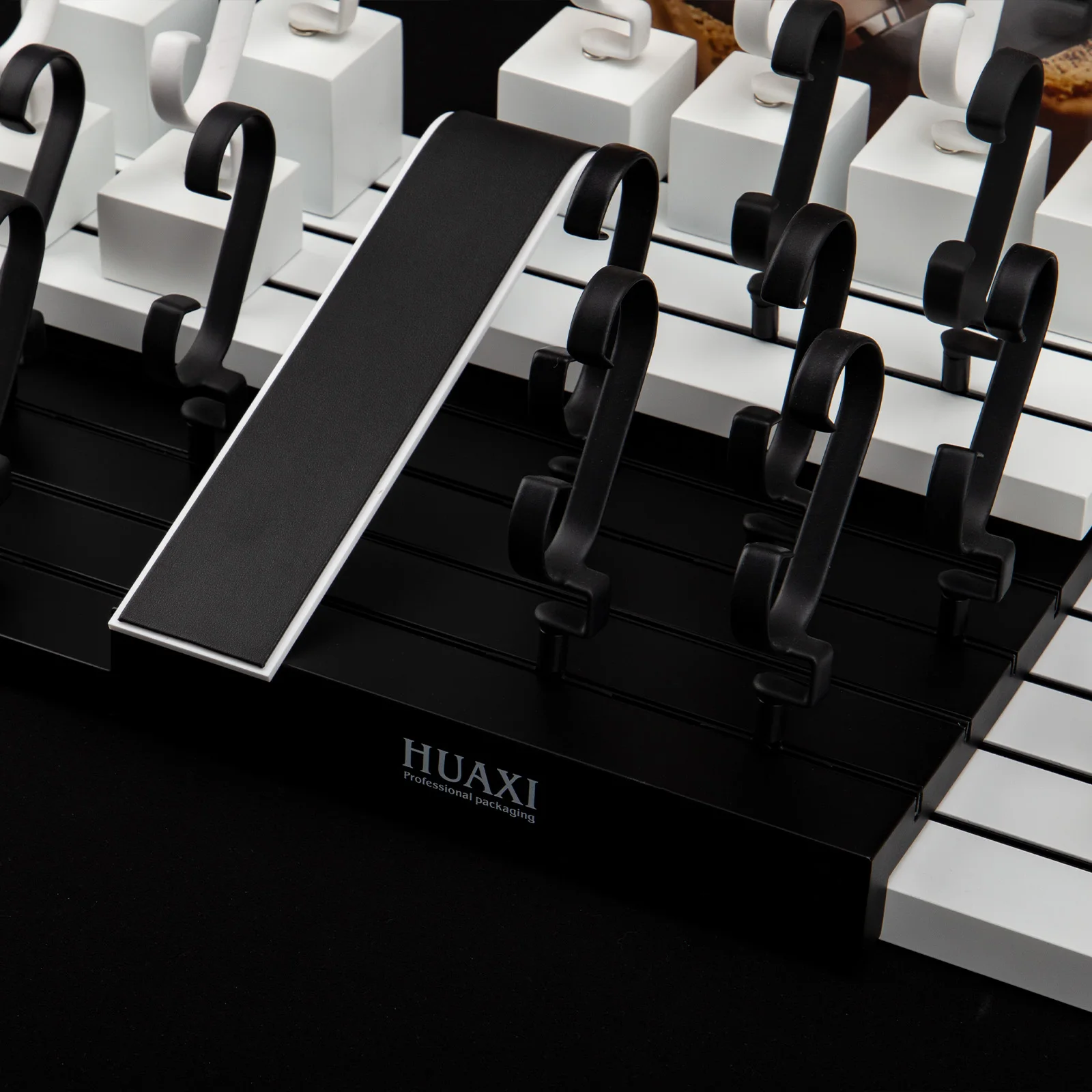 Customized Luxury Design Watch Display MDF Tray Storage Hot Sales Standing Marble Floor Watch/ring/bracelet Display Stand holder