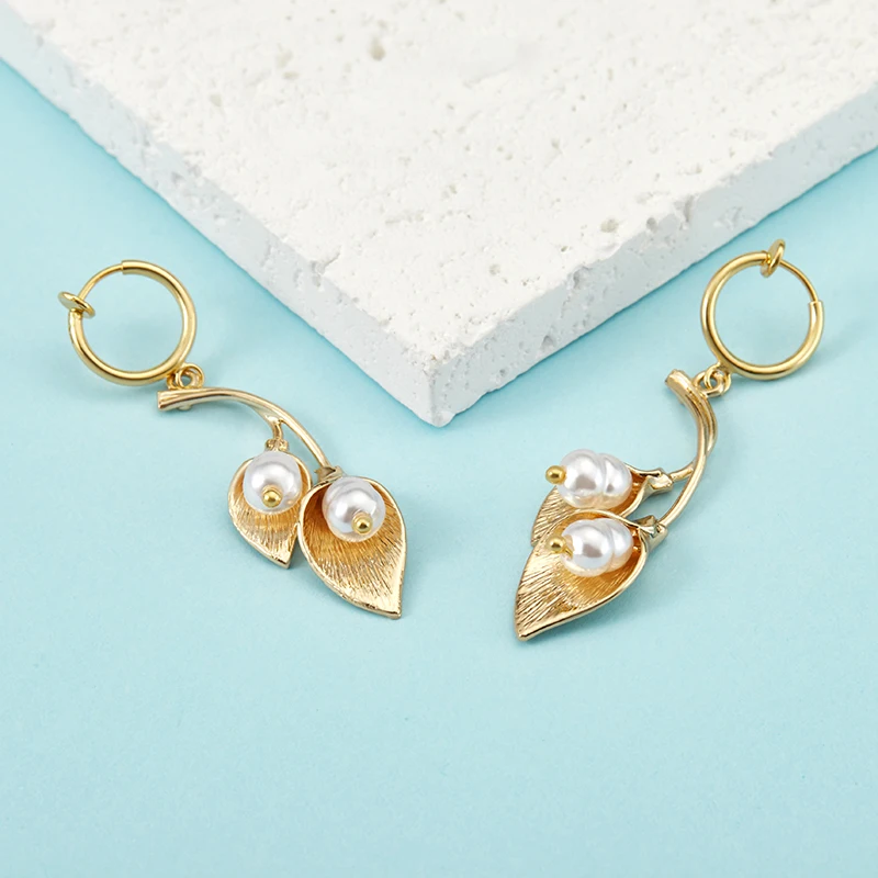 New Dainty Vintage Golden Drop Earrings Ear Clips Imitation Pearl Water Chestnut Flower Earrings for Women
