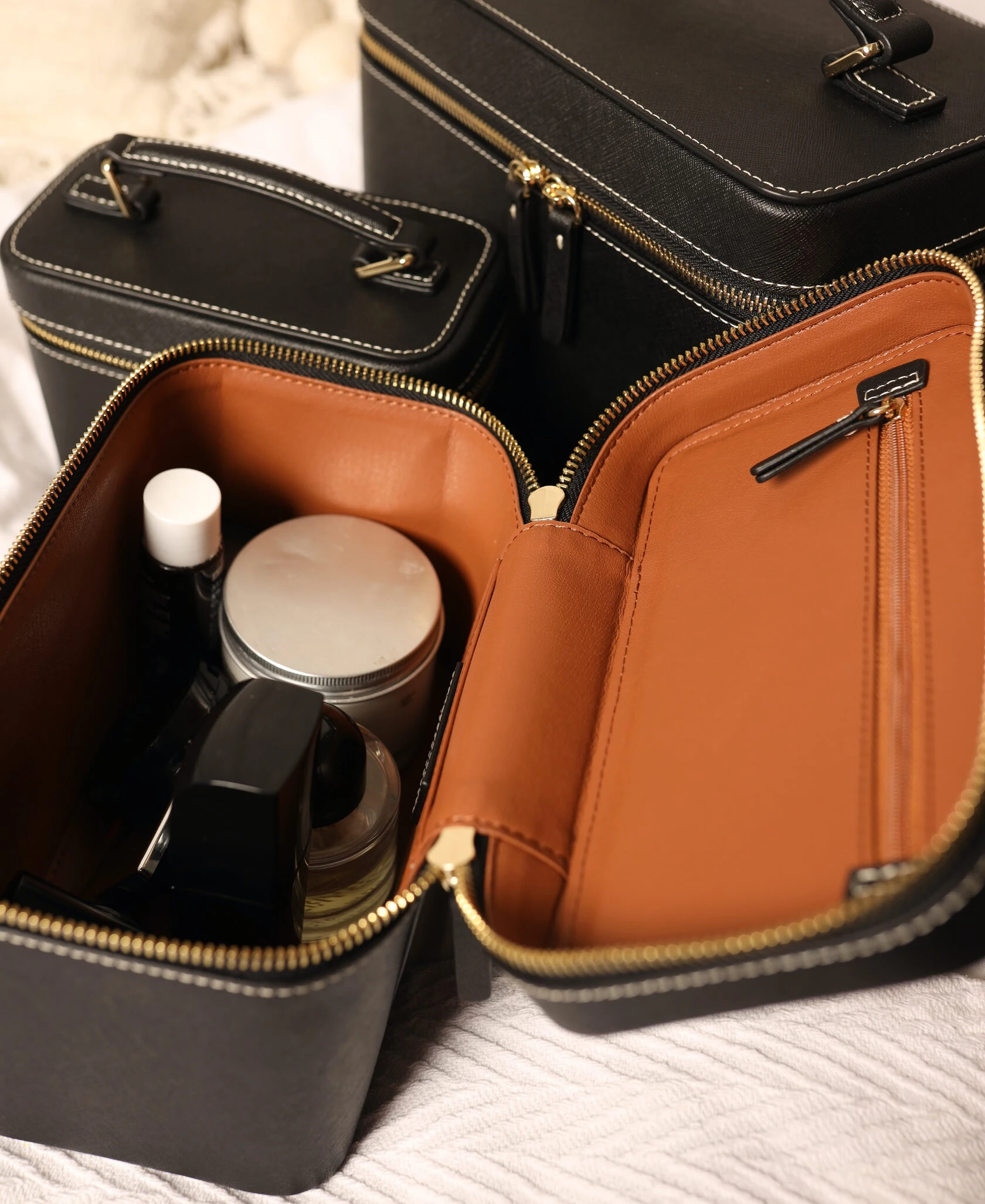 Medium saffiano leather beauty cosmetic bags cases new product make up bags for women