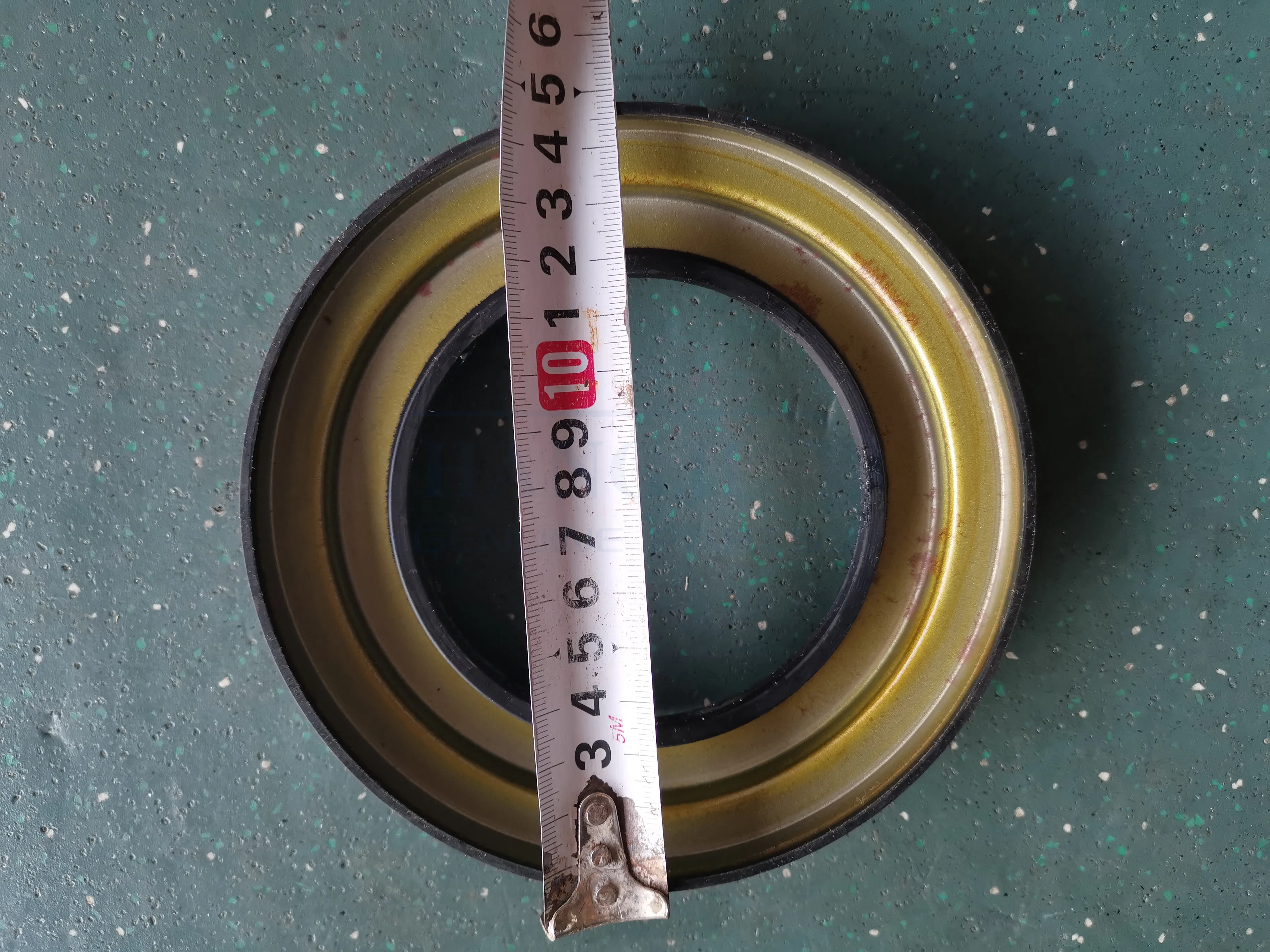 part spare parts truck Q1-2402S106-059 chinese truck spare part oil seal Main reducer oil seal