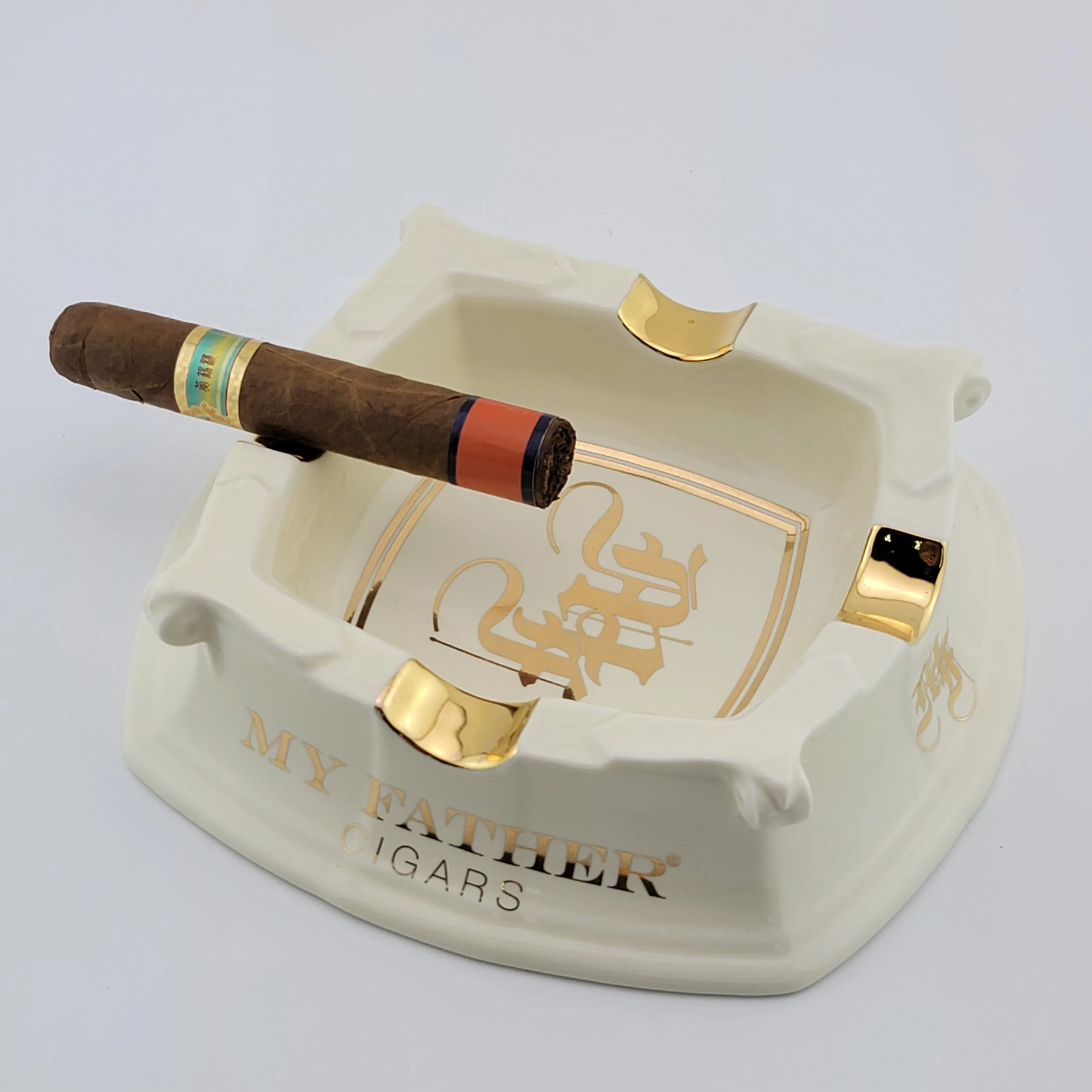Hot selling Custom logo luxury unique white ceramic cigar ashtray ceram for bar use