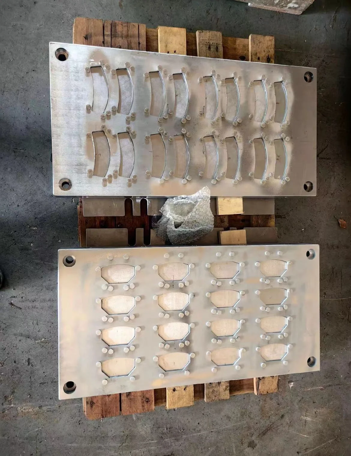 Custom OEM Plastic Press Die Cut Mould Stamp Molding Brake Pad Production Line Form Manufactured by Mold Custom Manufacturer
