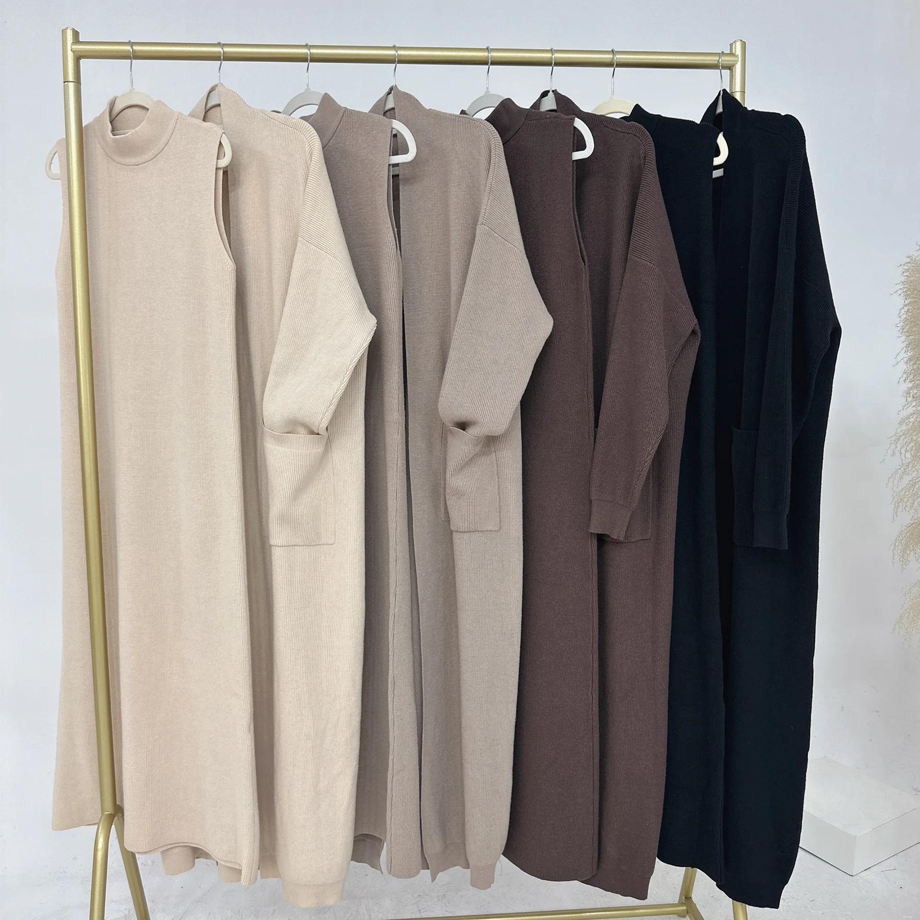 Sharut Dubai Modest Islamic Luxury Winter Turkish Modest Abaya Muslim Women Knitted Wool Sweater Coat with Inner Dress Abaya Set