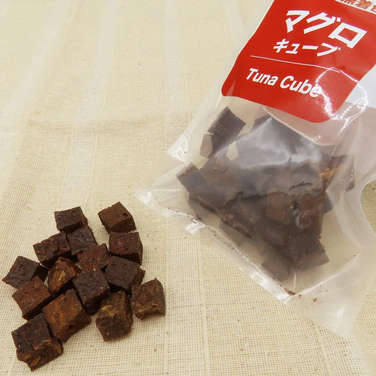 Wholesale bulk dog food treats dried fish tuna cube from Japan