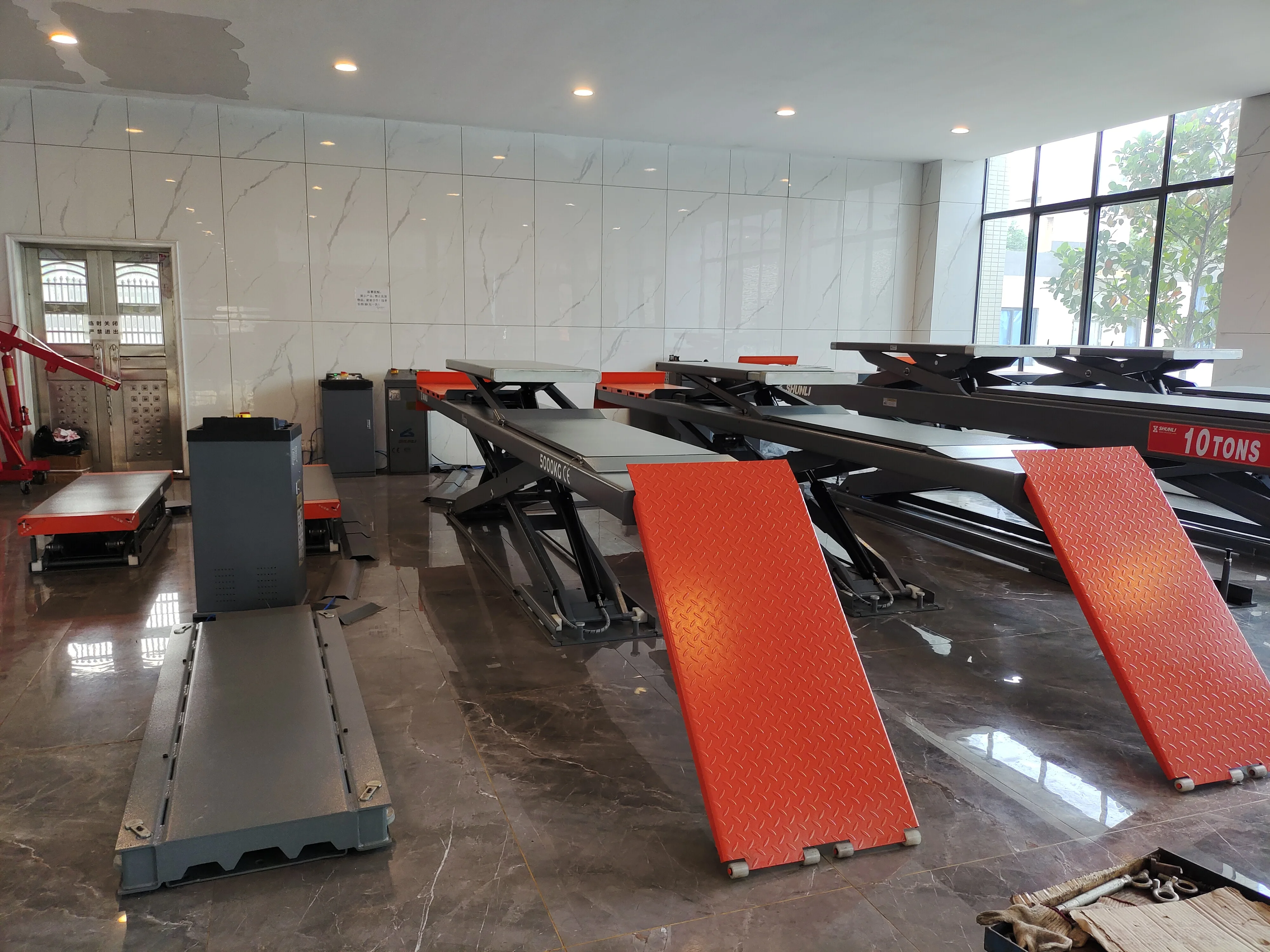 Factory Directly Sale 3.5T Big Scissor Lift with Ramp Control Box for Tire Shop Car Repair Shop