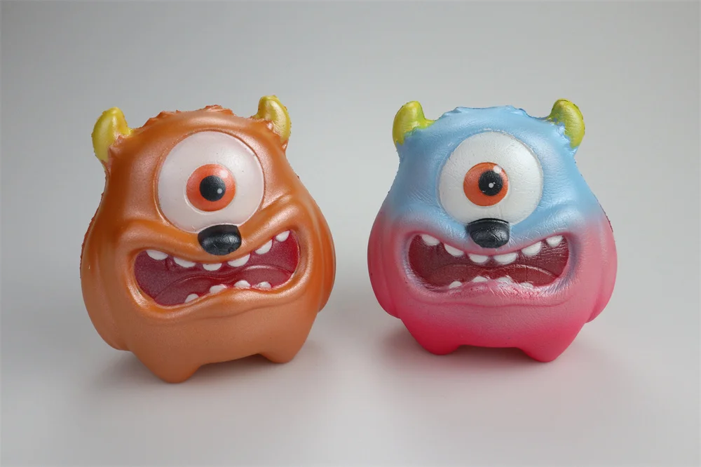 Сжатая игрушка из пенопласта