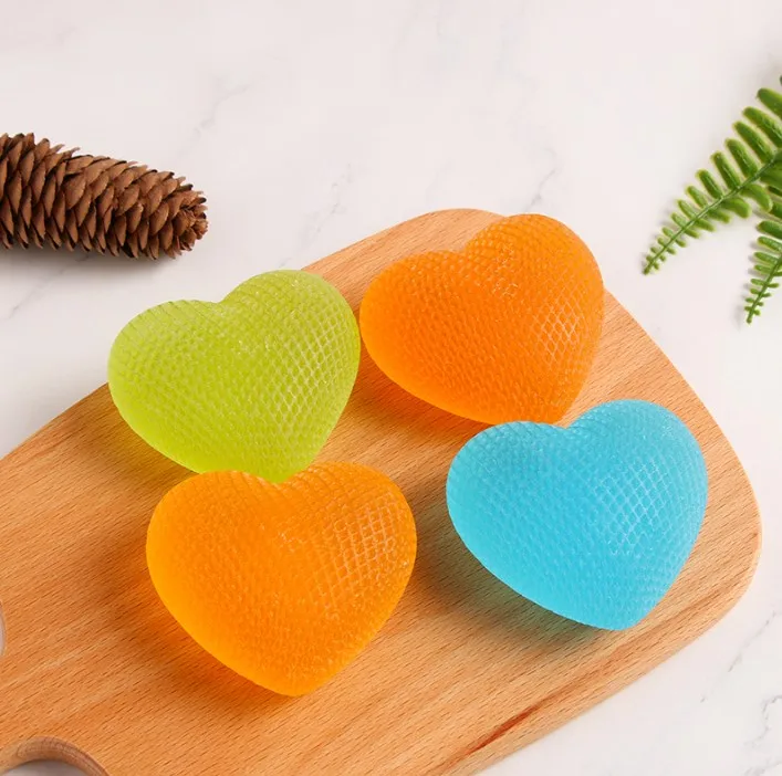 Shiyan Handmade soap Basic Cleaning Love Candy Shape 100g  Natural essential oil soap gifts Bath soap