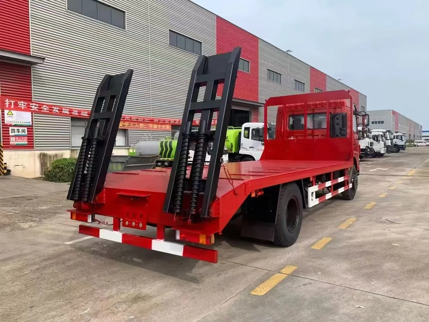 Good quality Dongfeng flatbed transport truck for 15 ton excavator flatcar flat truck platform lorry excavator flatbed trailer