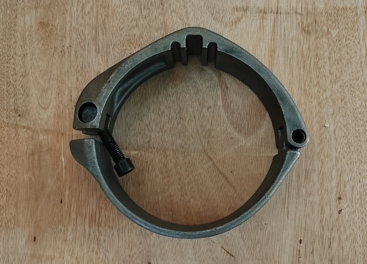 Top Quality Casting Carbon Steel Downhole Tools Mid-Joint Cable And Control Lines Protector