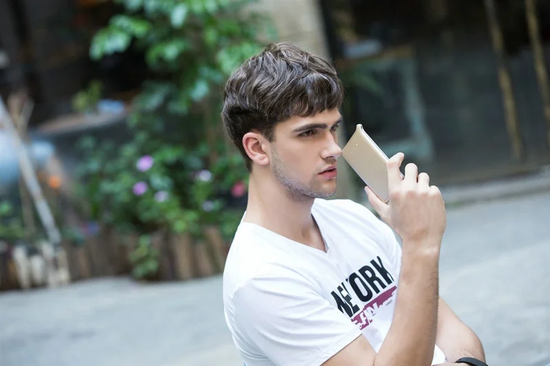 Glocalme 4G Roaming Free Pocket Wifi Hotspot Portable Wireless Router with Micro SIM Card Slot