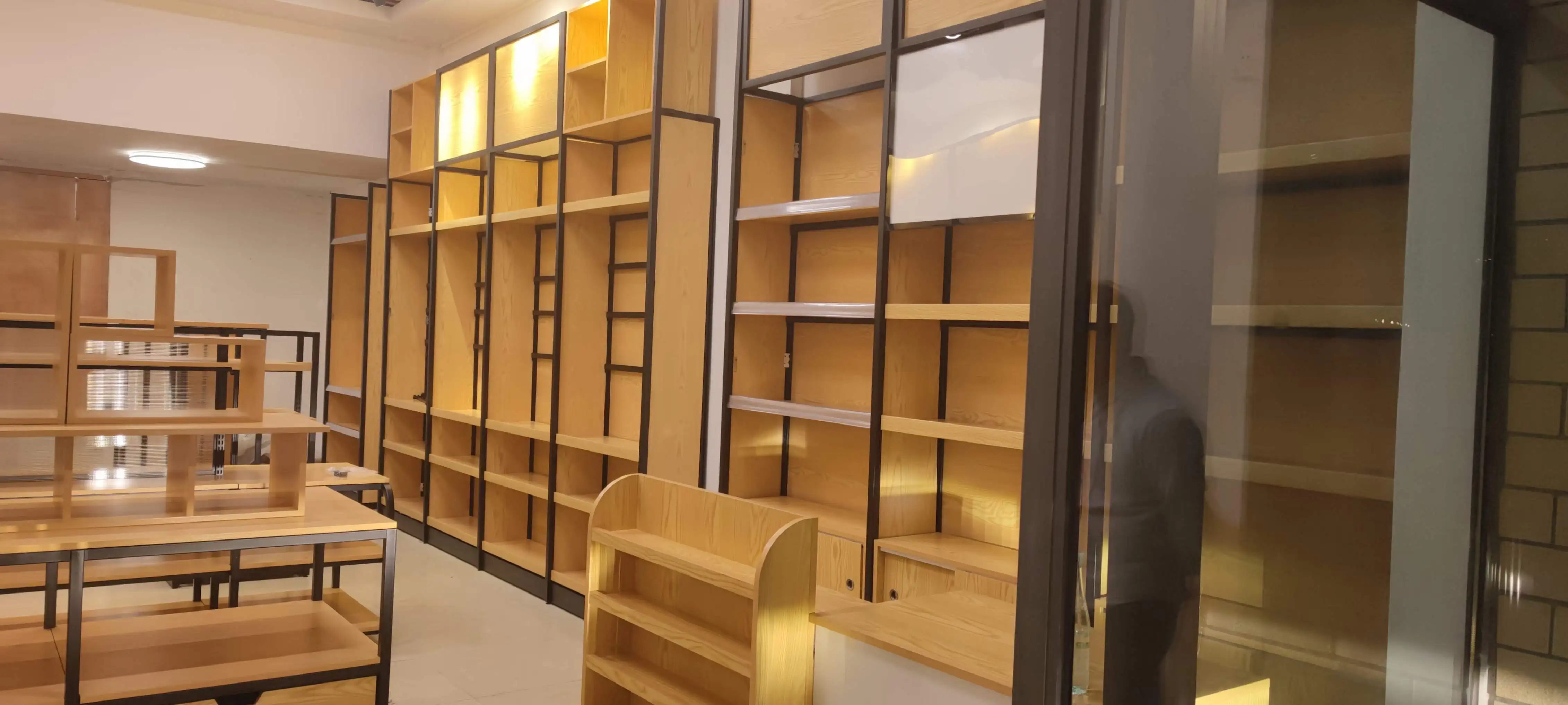 wholesale Miniso shelf grocery store furniture  beauty supply store fixtures