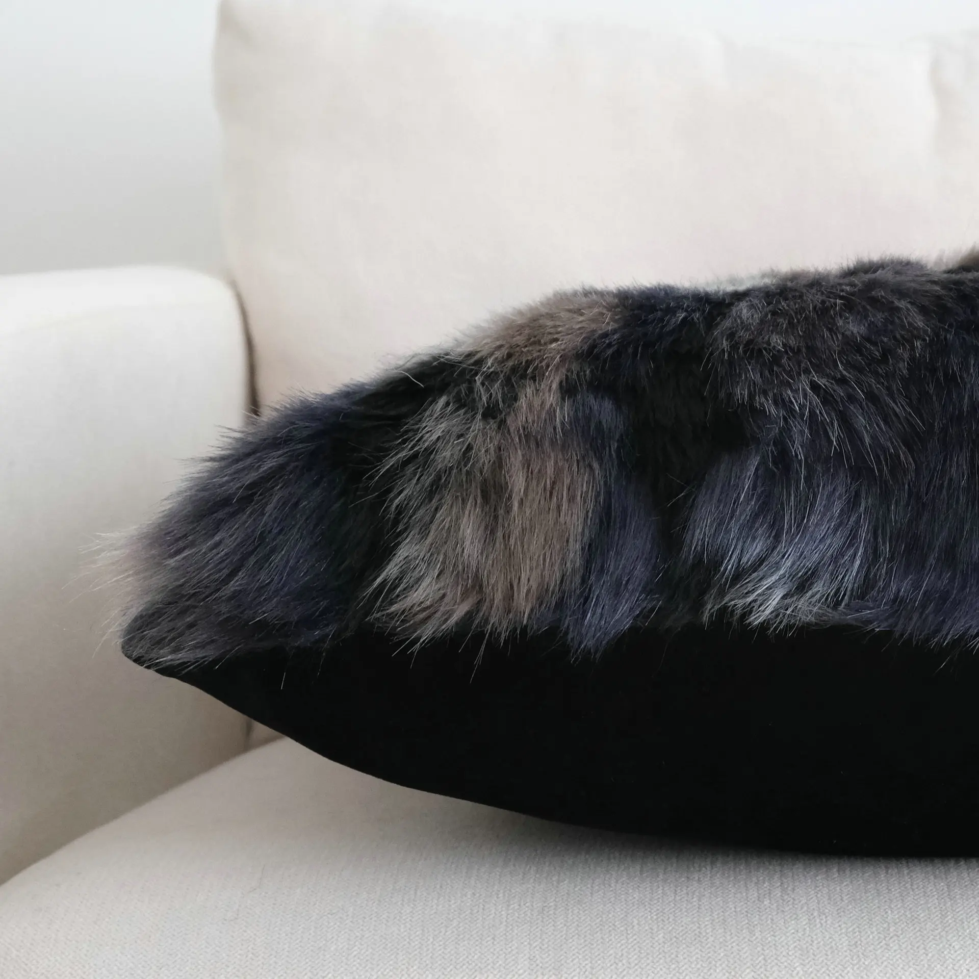 Wholesale 18x18 Inch Mink Fur Cushions  Soft Faux Fox Fur Striped Pillow Case Home Decorative Plush Throw Cushion Covers