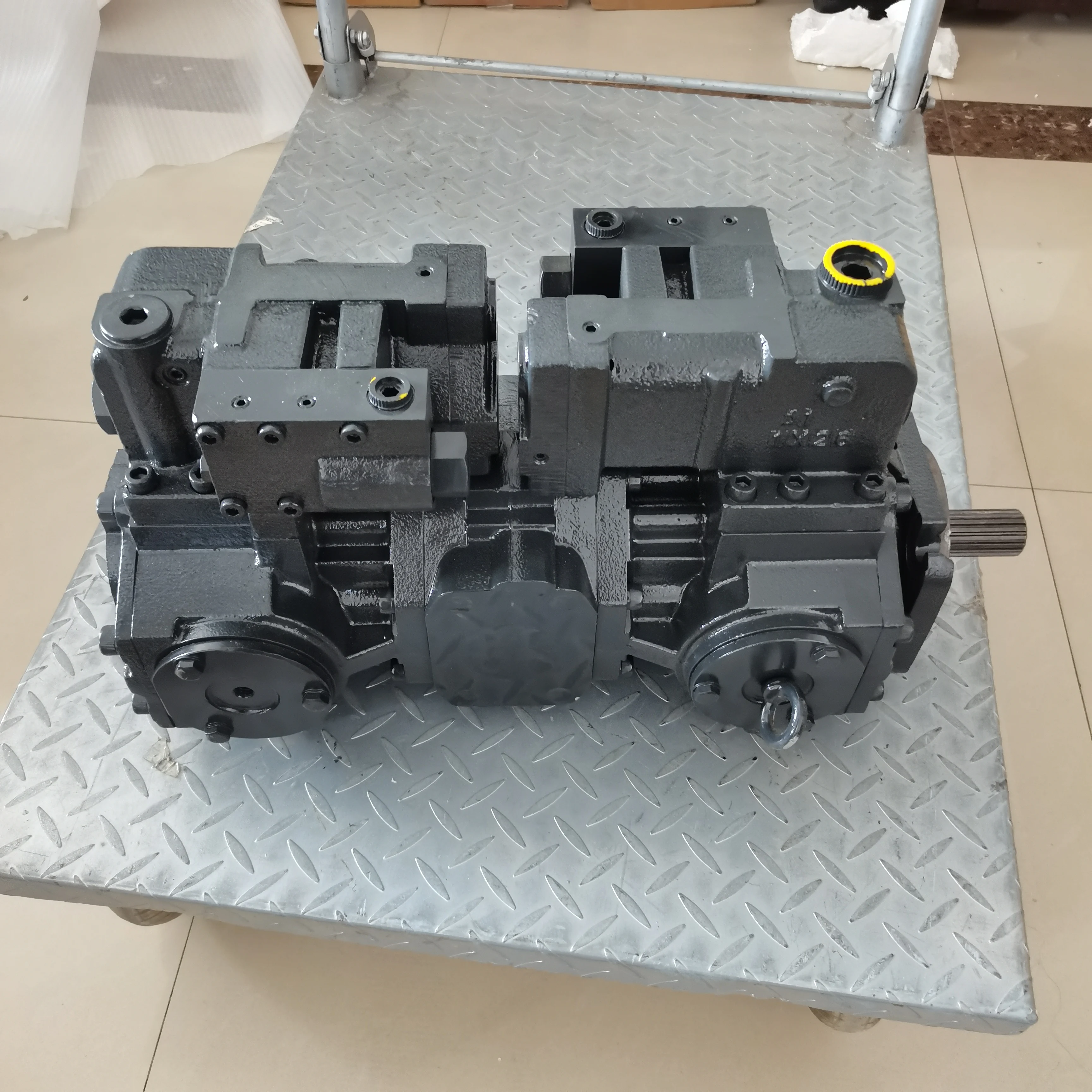 Huida GD805A-1 Запасные детали для автогрейдера 235-60-11100 гидравлический насос в сборе б/у