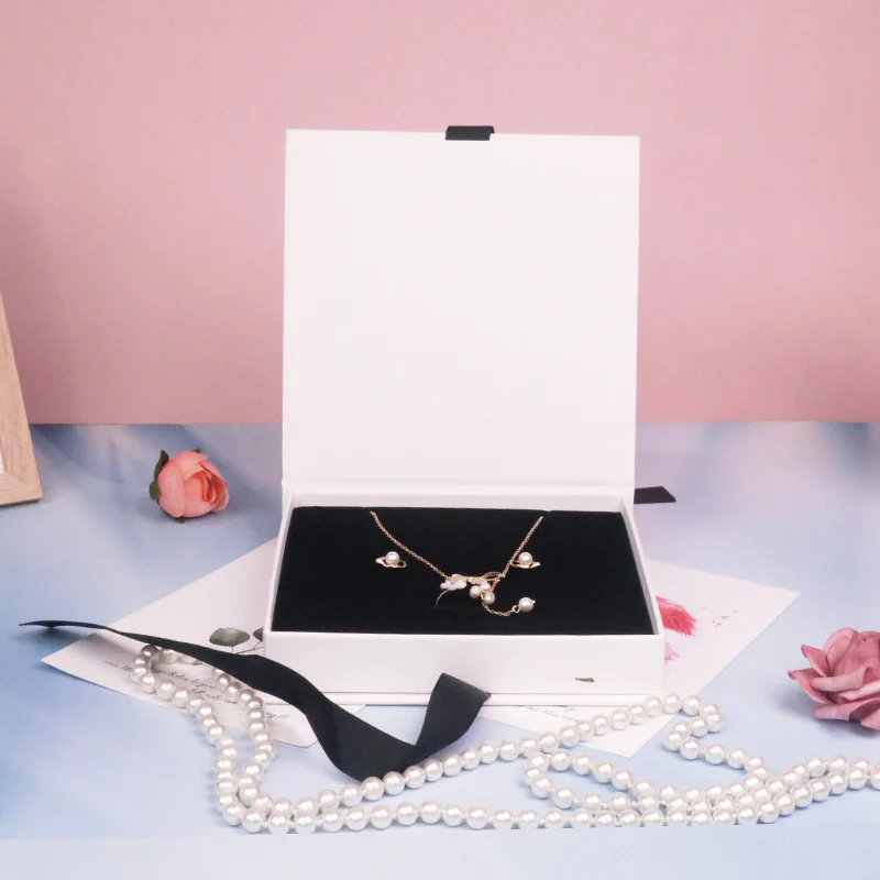 Картонная бумажная шкатулка для ювелирных изделий, кольцо, ожерелье, серьги, набор украшений, упаковочная коробка с лентой, простой новый дизайн, Пользовательский логотип, белый