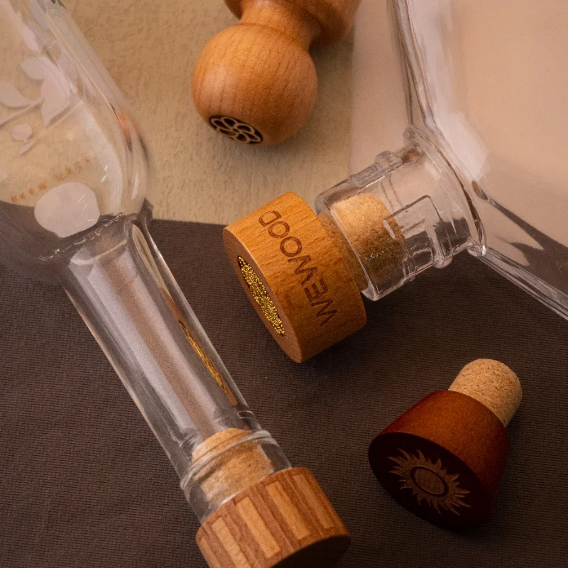 Elegant Solid Wooden Top Wine Bottle Stopper with Custom Cork Lid Decorative Patch Spirit Liquor Cap