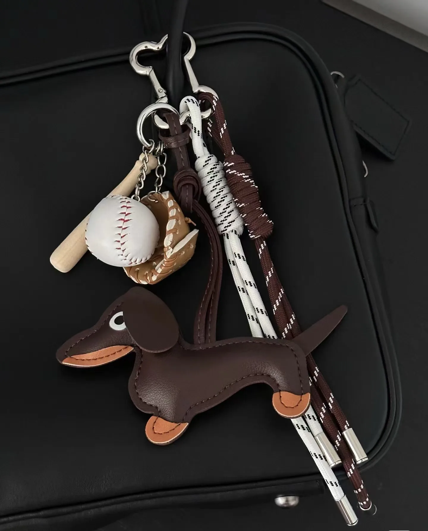New retro dachshund keychain bag pendant blogger same style miu style