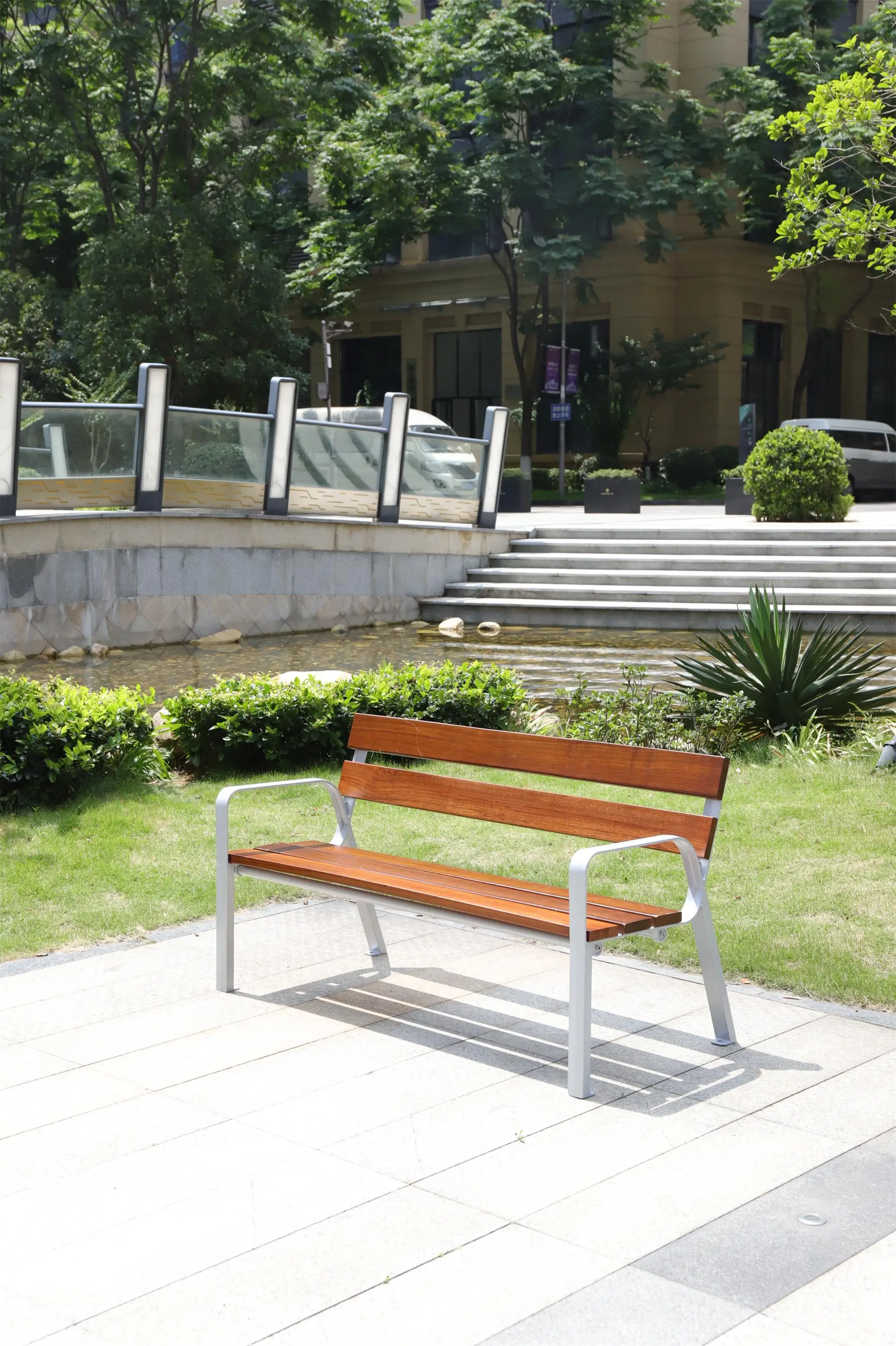 New Design Solid Wood Memorial Outdoor Bench with Armrests High Quality Town Park Garden Street Waiting