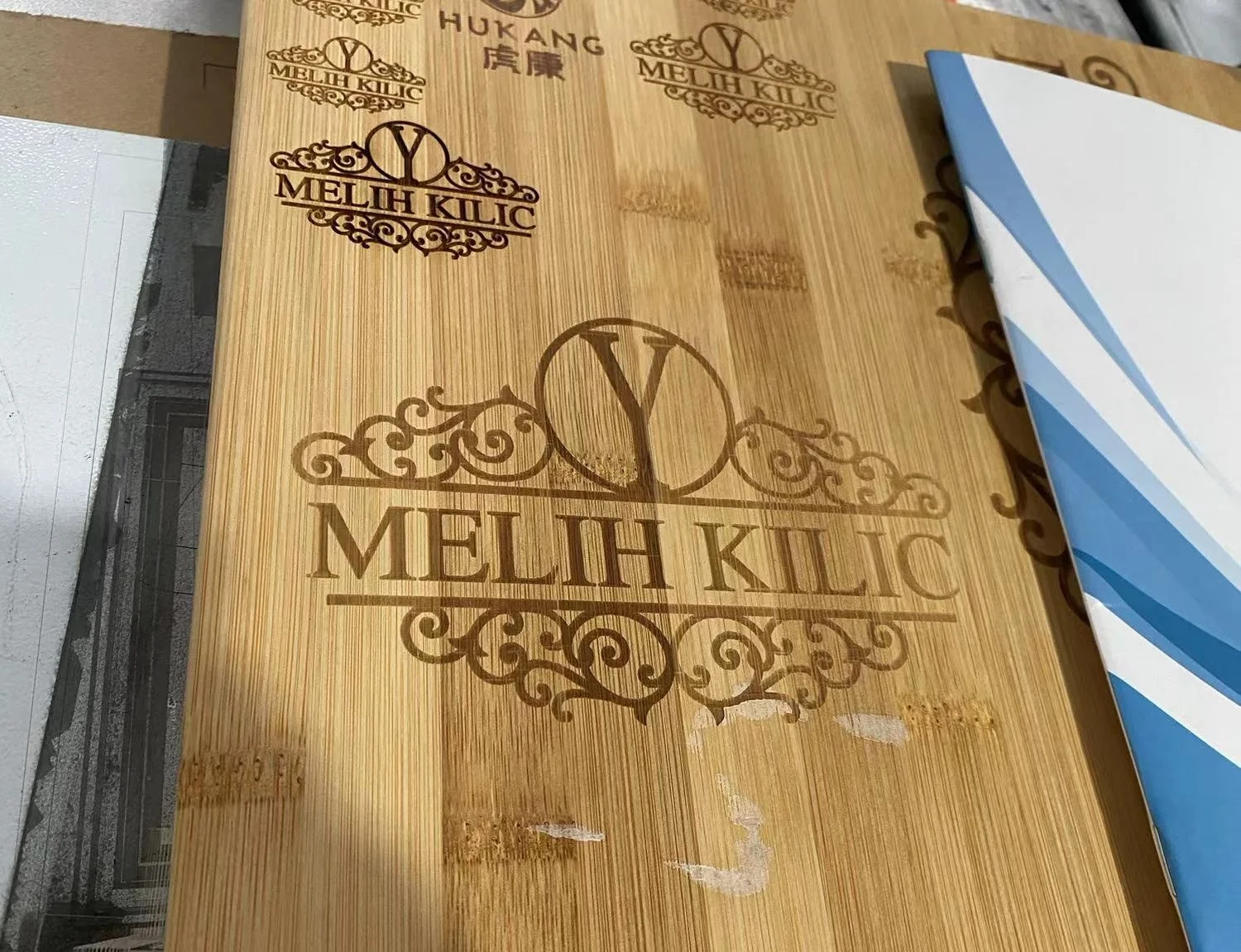 All-in-One CO2 Marker 30W 40W 50W Acrylic Gift Design Dual Color Plate Wood RF Tube CO2 Laser Marker for good news