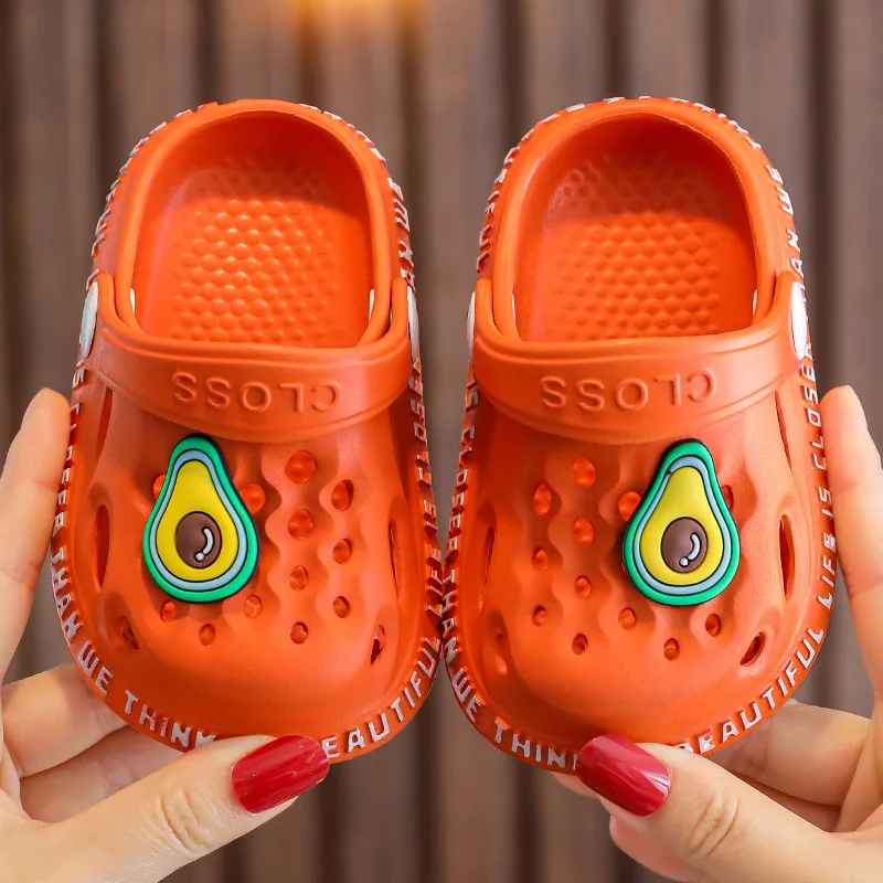 
2021 summer new arrival clog shoes boy girl cute cartoon kids beach slipper strawberry clog for kids 