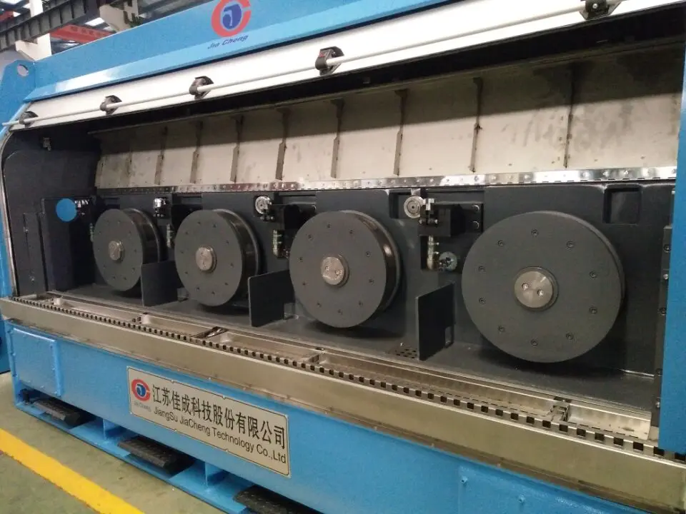 Электрическая машина для производства алюминиевых или медных проводов и кабельных стержней