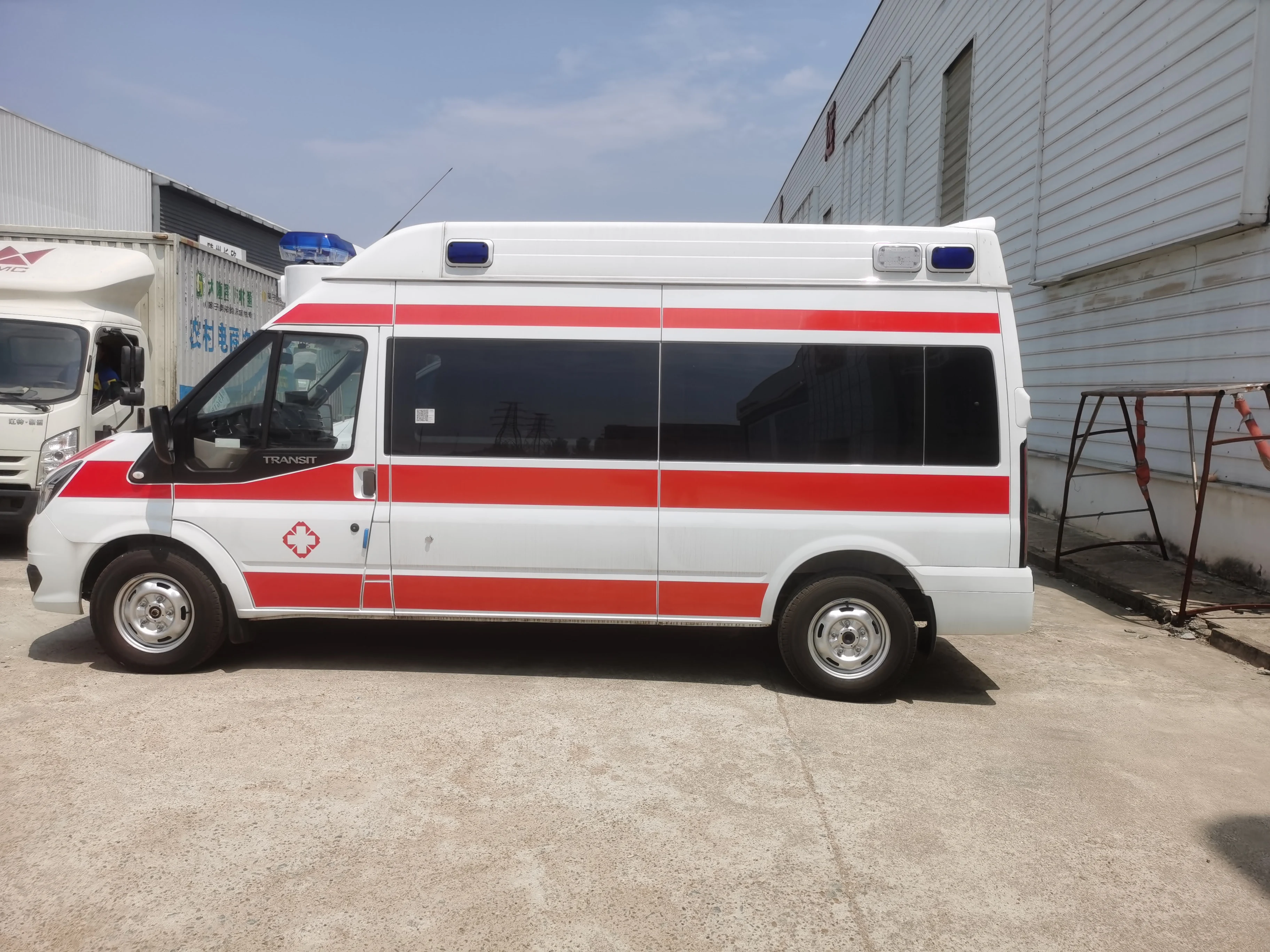 Brand new medical ambulance car medical truck hospital ICU ambulance truck for sale