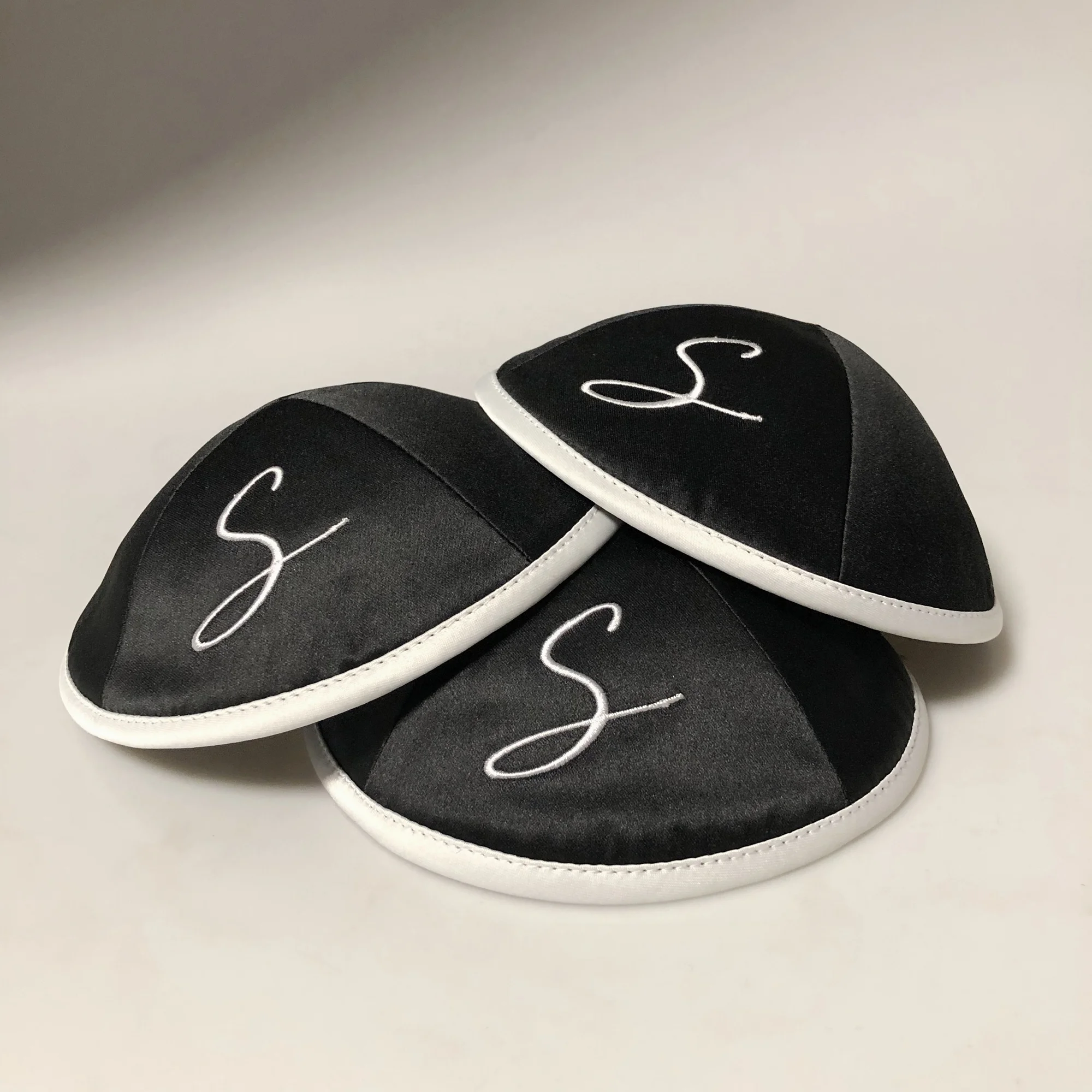 Wholesale Custom Embroidery Logo Satin Kippah Weddings Cotton Israel Cap Yarmulke Bar Mitzvah Silk Jewish Kippot Printing label