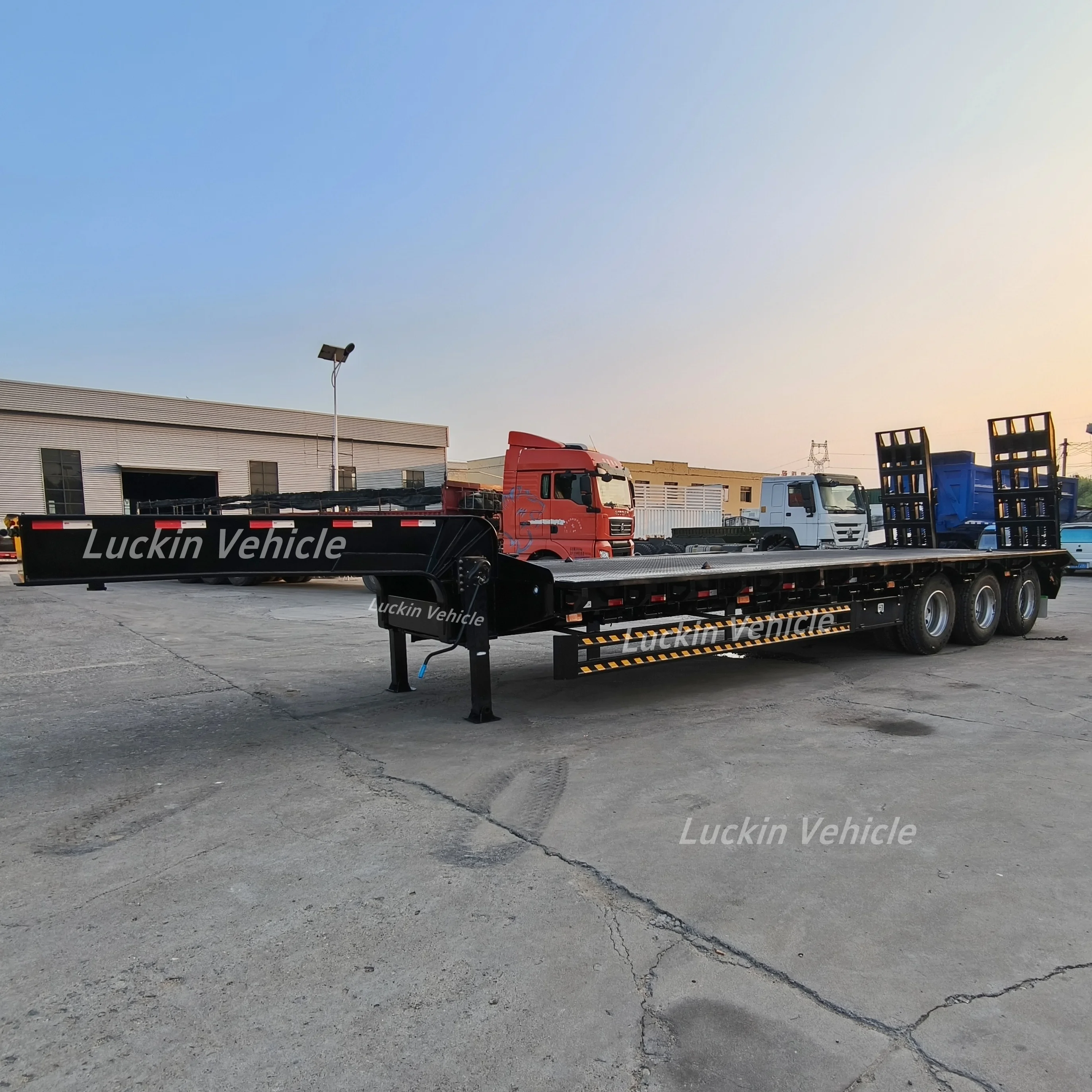 Multi Axles 3 Axles Low Bed 60 80 100 Tons High Quality Lowboy Flatbed Detachable Gooseneck Lowbed Truck Semi Trailer for Sale