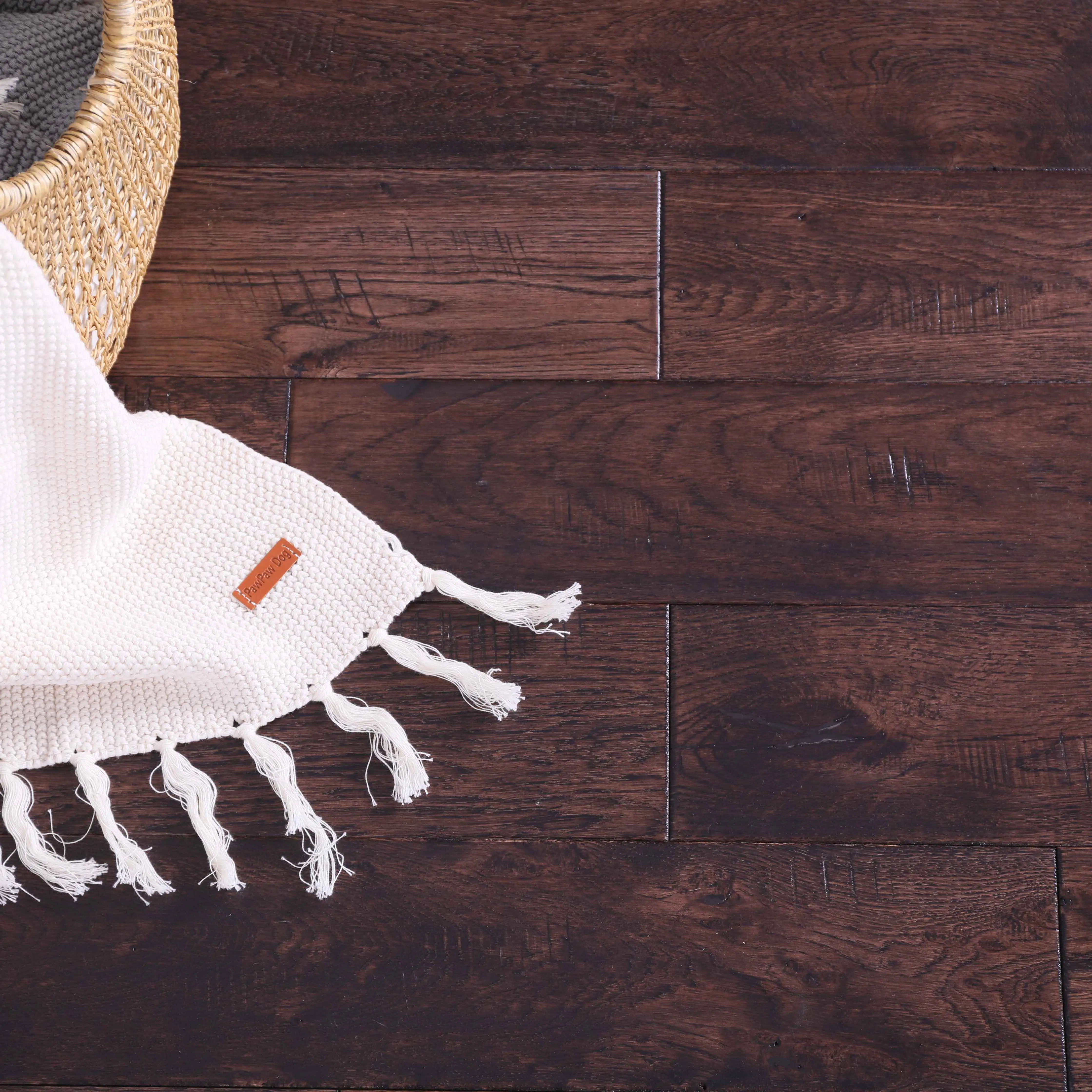 
18mm Oak UV Lacquered Solid Wood Handscraped Hardwood Flooring 