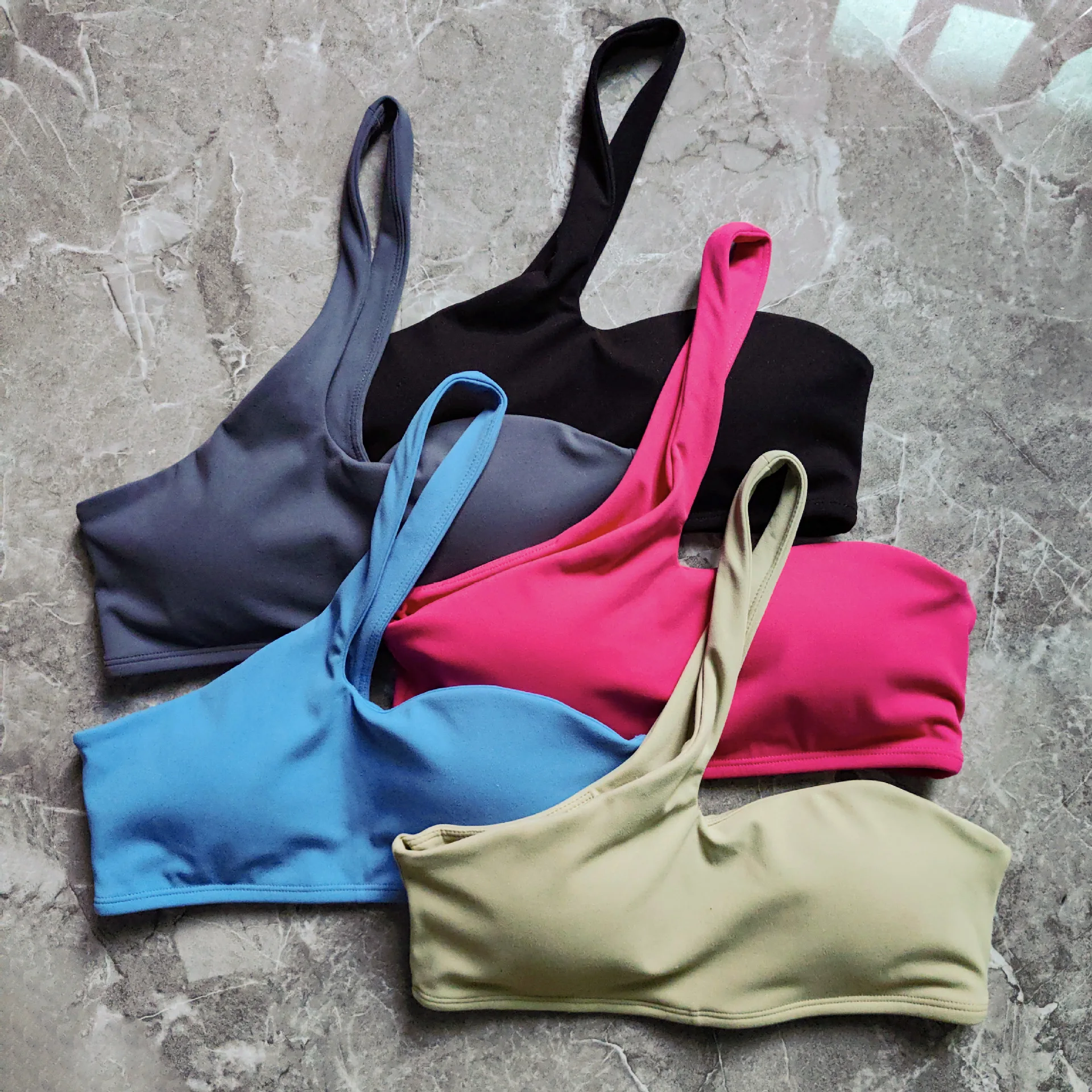 New Arrivals Women Yoga Bra Top Removable Padded One Shoulder Sports Bra Custom LOGO Gym Wear Gym Bra