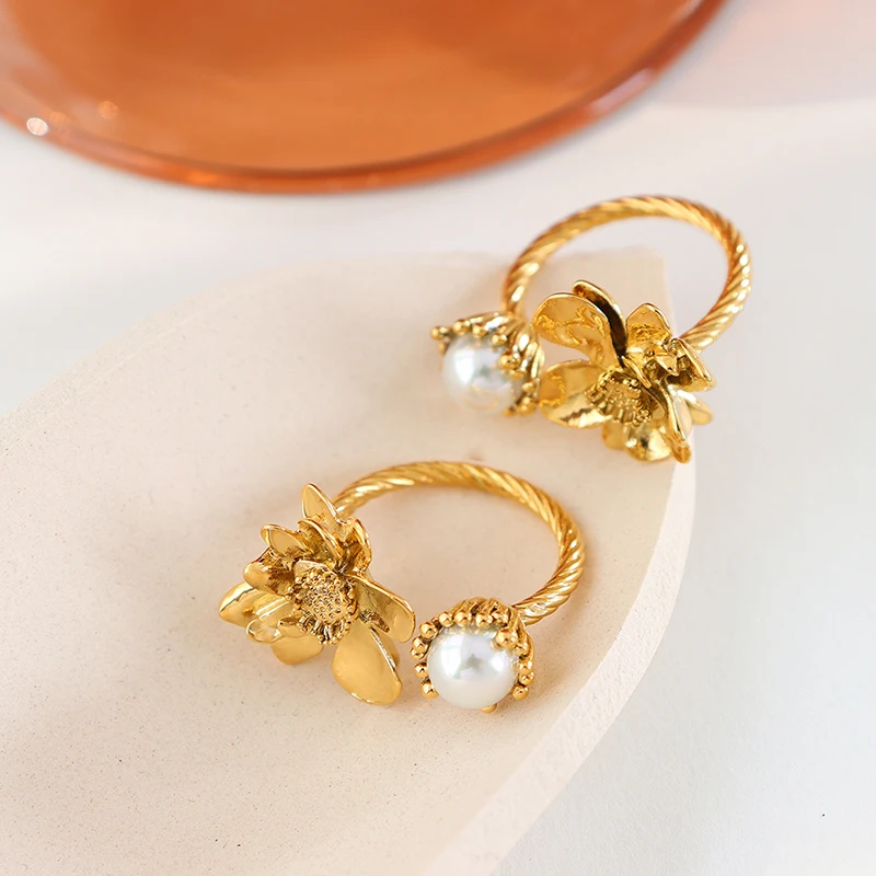 Vintage flower unique ring brass inlaid rubber bead ring dating gift