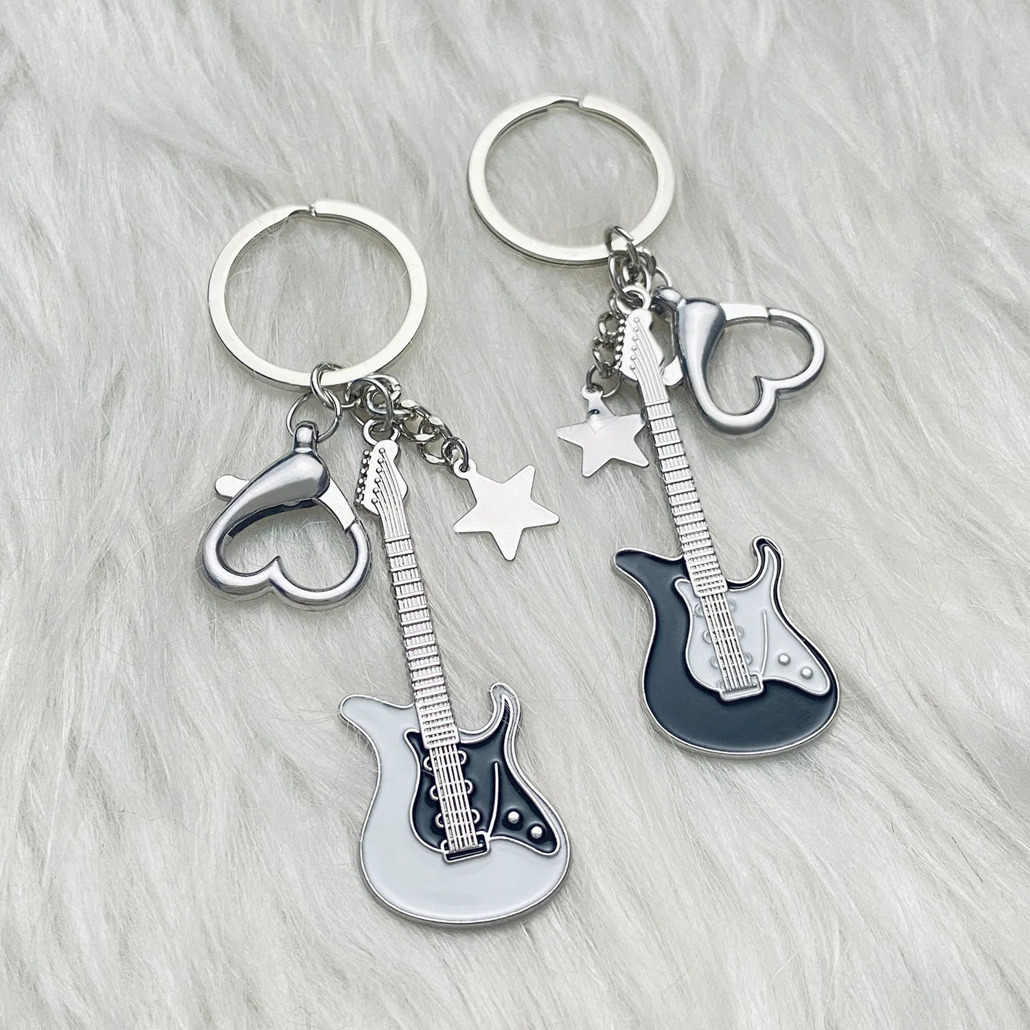 wholesale creative musical instrument pendant activity gift package hanging decoration metal baking paint guitar keychain