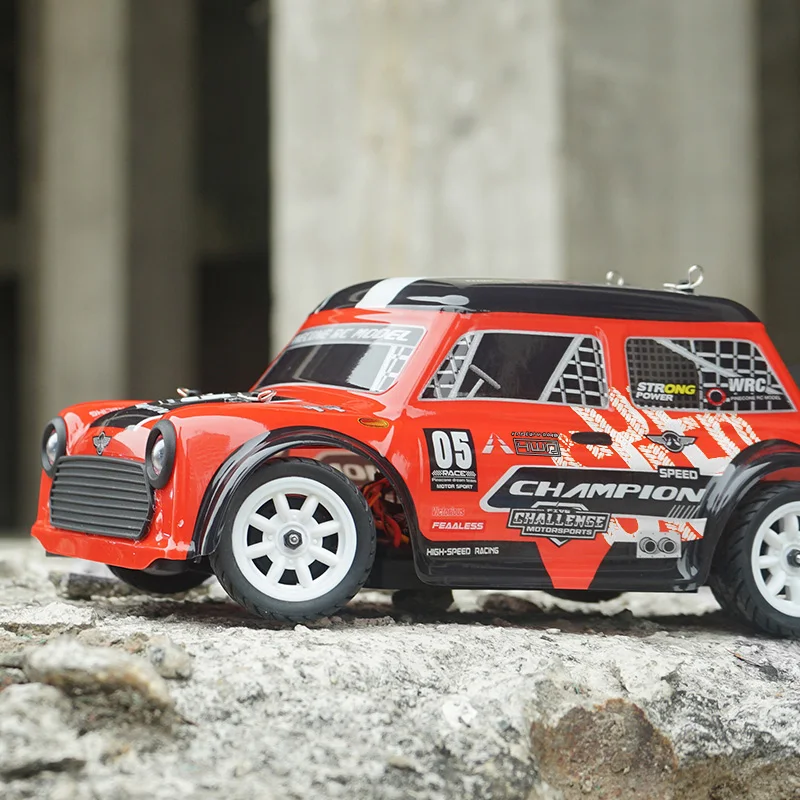 1/16 Масштаб RC 2 4G 4WD гоночный дрейф автомобиль с дистанционным управлением гусеничный