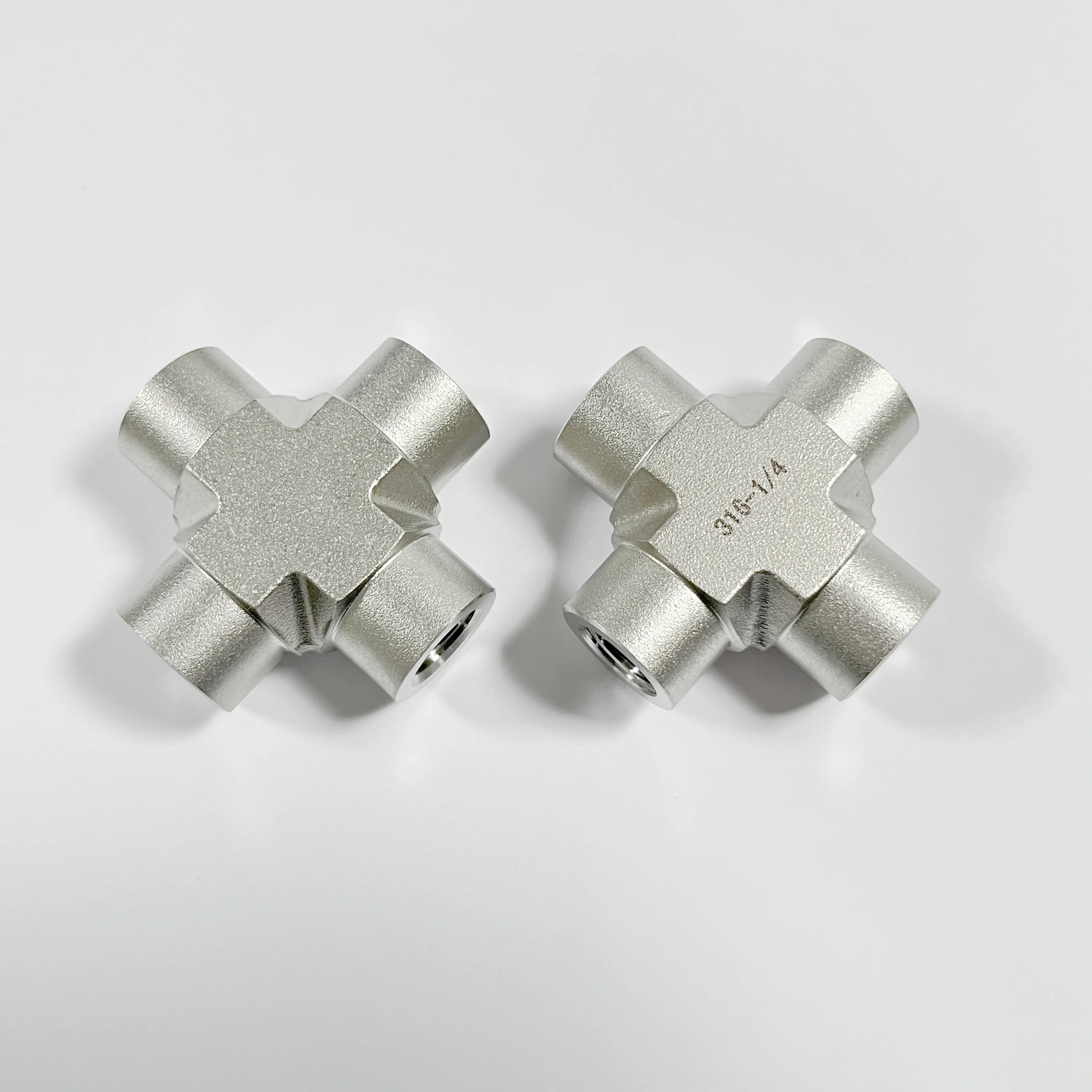WAKAMASTU Factory wholesale 304 Stainless Steel 4 ways cross female threaded 1/8 NPT BSPT BSP JIC pipe tube connector fittings