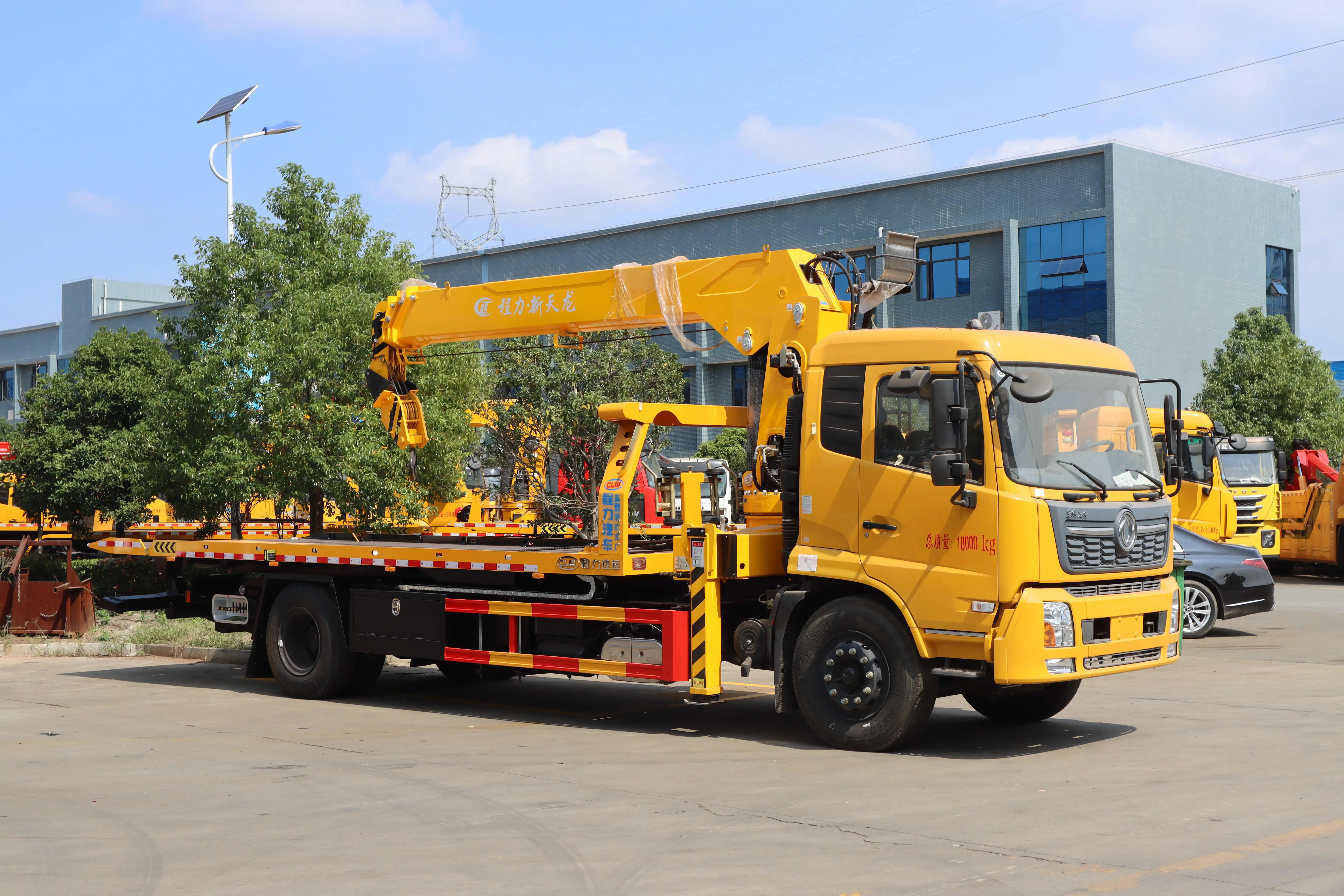 Dongfeng 8 Ton Flatbed Tray Tow Truckb 4x2 Under Wheel Lift Wrecker With Crane Price