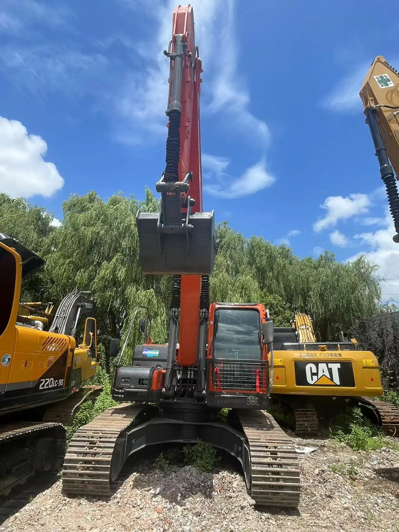 Doosan DX225LC Excavator  Used Doosan Digging Machinery DX60  DX80 Doosan Construction Machine Excavators