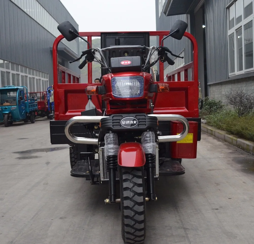 Двухколесный трехколесный мотоцикл 200/250/300cc пятиколесный с моторизованным вождением и грузовиком
