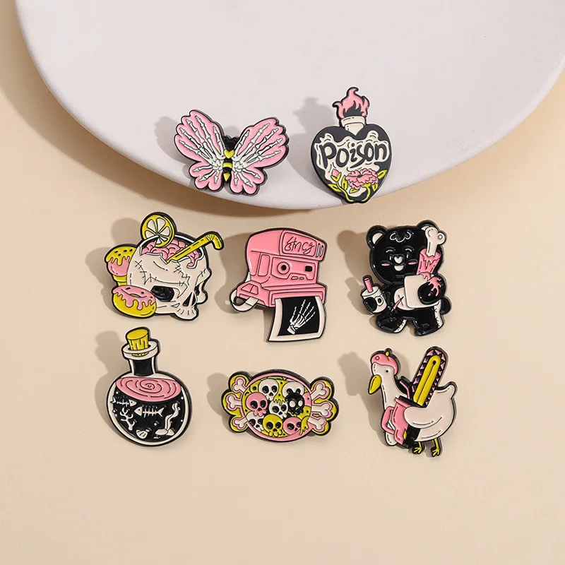 Halloween Pink chainsaw duck skull candy Badges Horror Pin Brooch Metal Lapel Pins For Backpacks Brooches